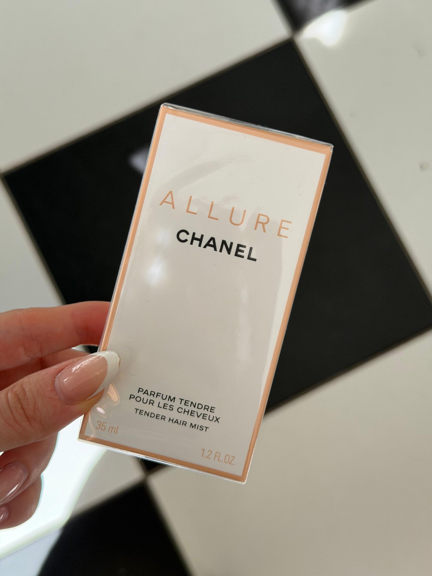 CHANEL Allure
Tender Hair Mist