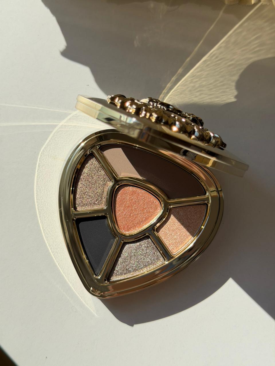 DOLCE&GABBANA Ever Icon Eye Palette (03)
10H Multi-Finish Day To Night Eyeshadow