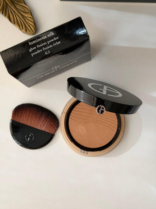 ARMANI Luminous Silk Glow Fusion Powder (6.5)
Long-Lasting & Natural Radiant Finish