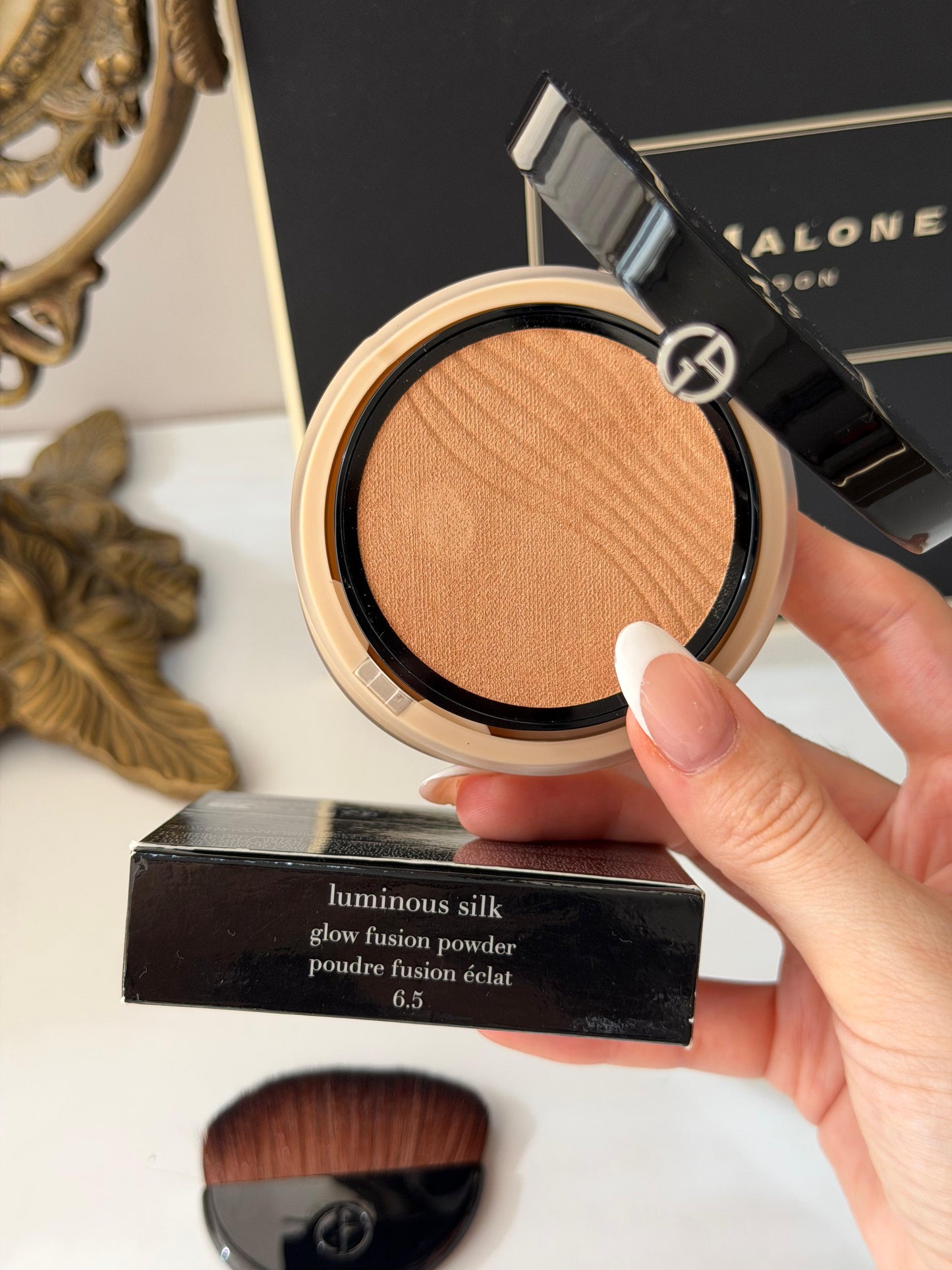 ARMANI Luminous Silk Glow Fusion Powder (6.5)
Long-Lasting & Natural Radiant Finish