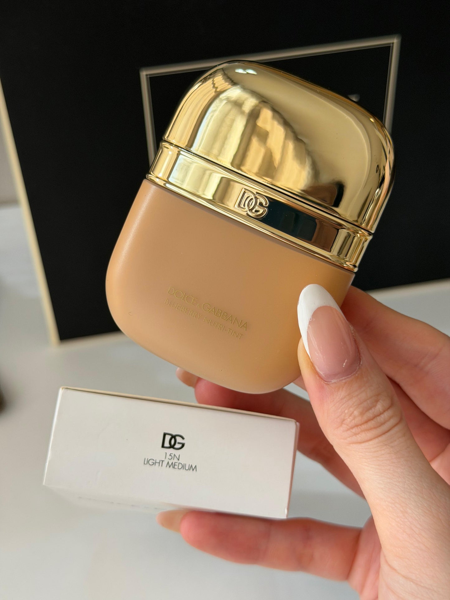 DOLCE&GABBANA Blueberry Nutri-Tint (15N)
Hydra-Glow & Fresh Skin Tint Sunscreen Broad Spectrum SPF20