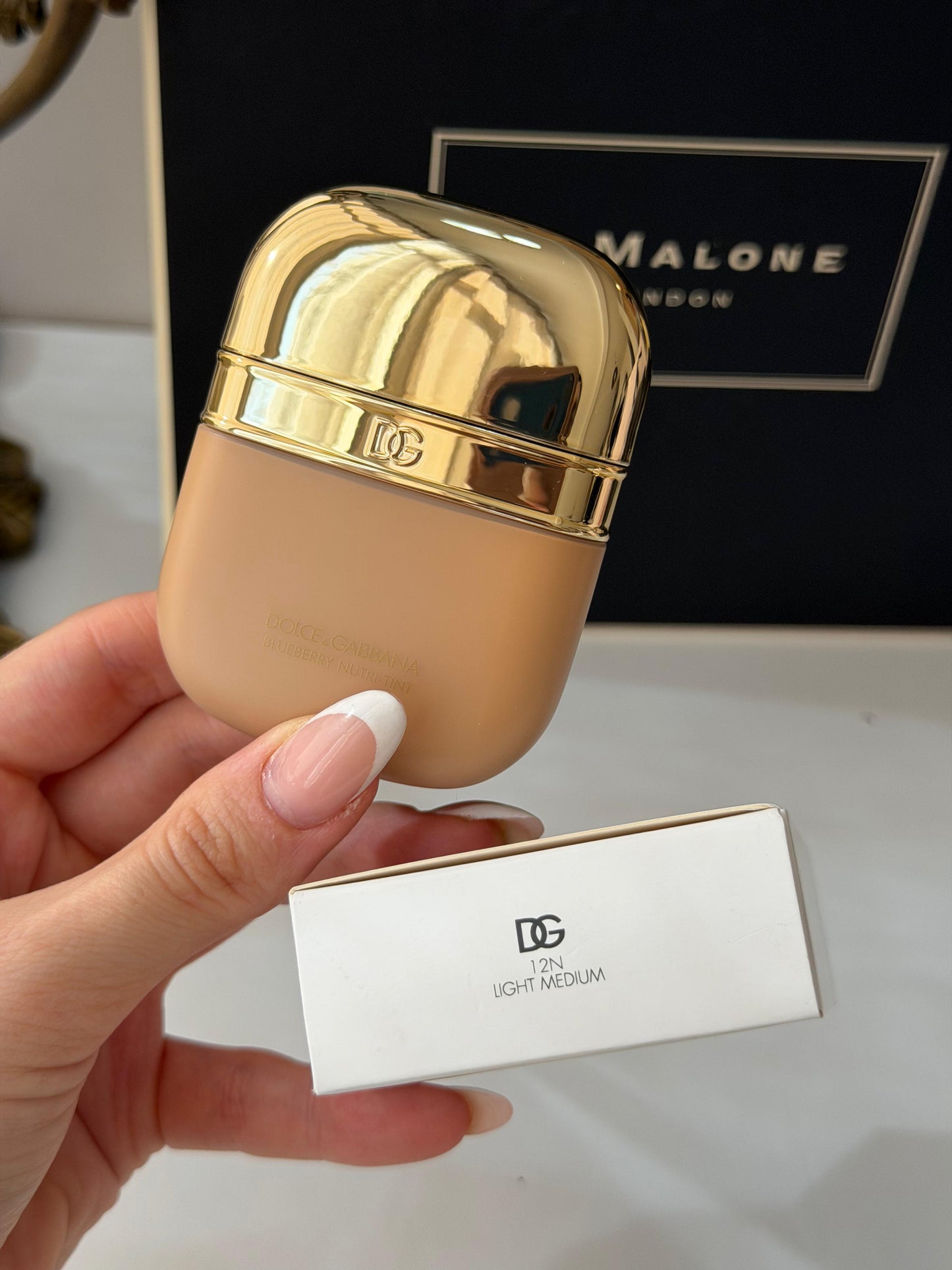 DOLCE&GABBANA Blueberry Nutri-Tint (12N)
Hydra-Glow & Fresh Skin Tint Sunscreen Broad Spectrum SPF20