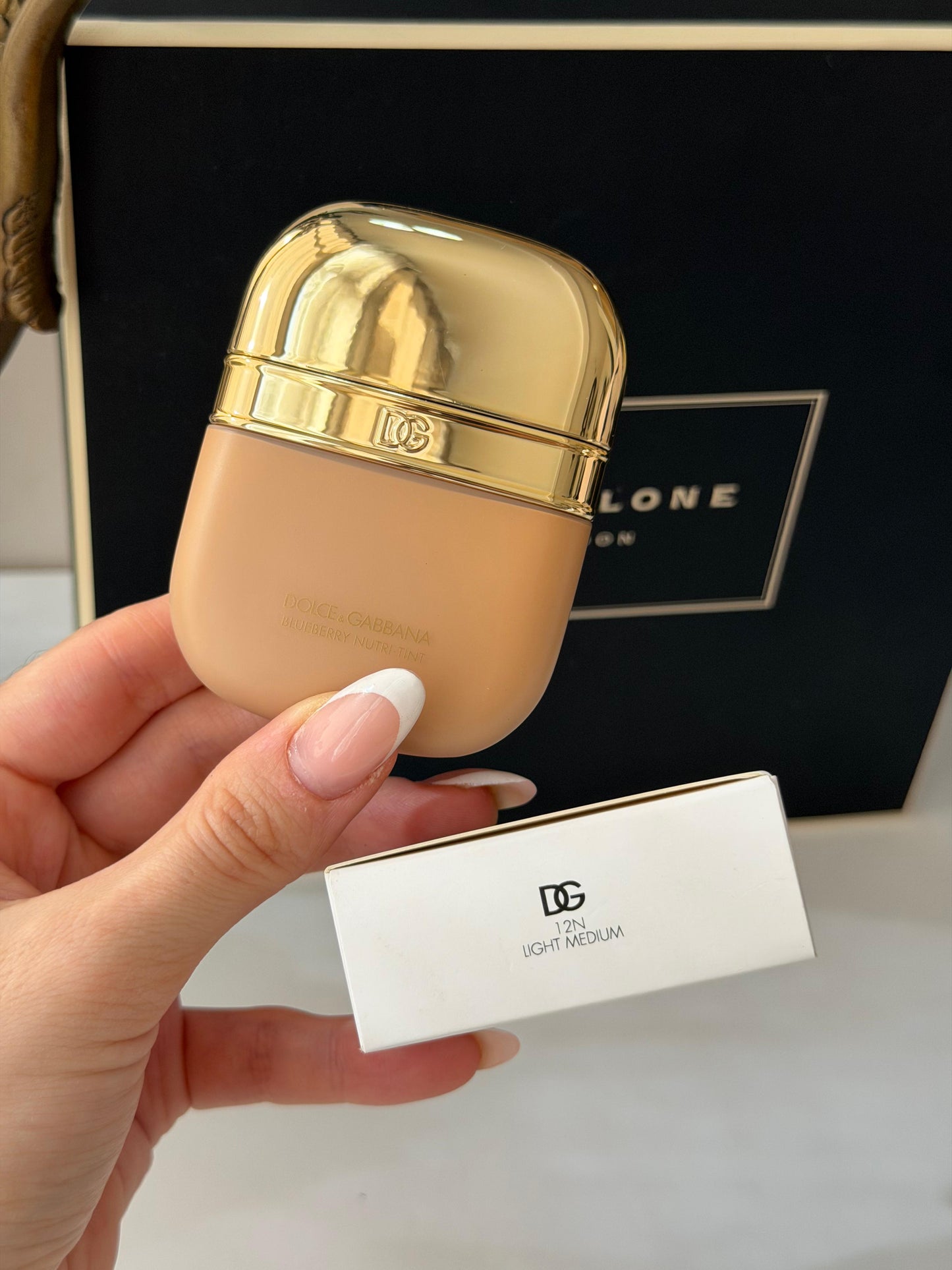 DOLCE&GABBANA Blueberry Nutri-Tint (12N)
Hydra-Glow & Fresh Skin Tint Sunscreen Broad Spectrum SPF20