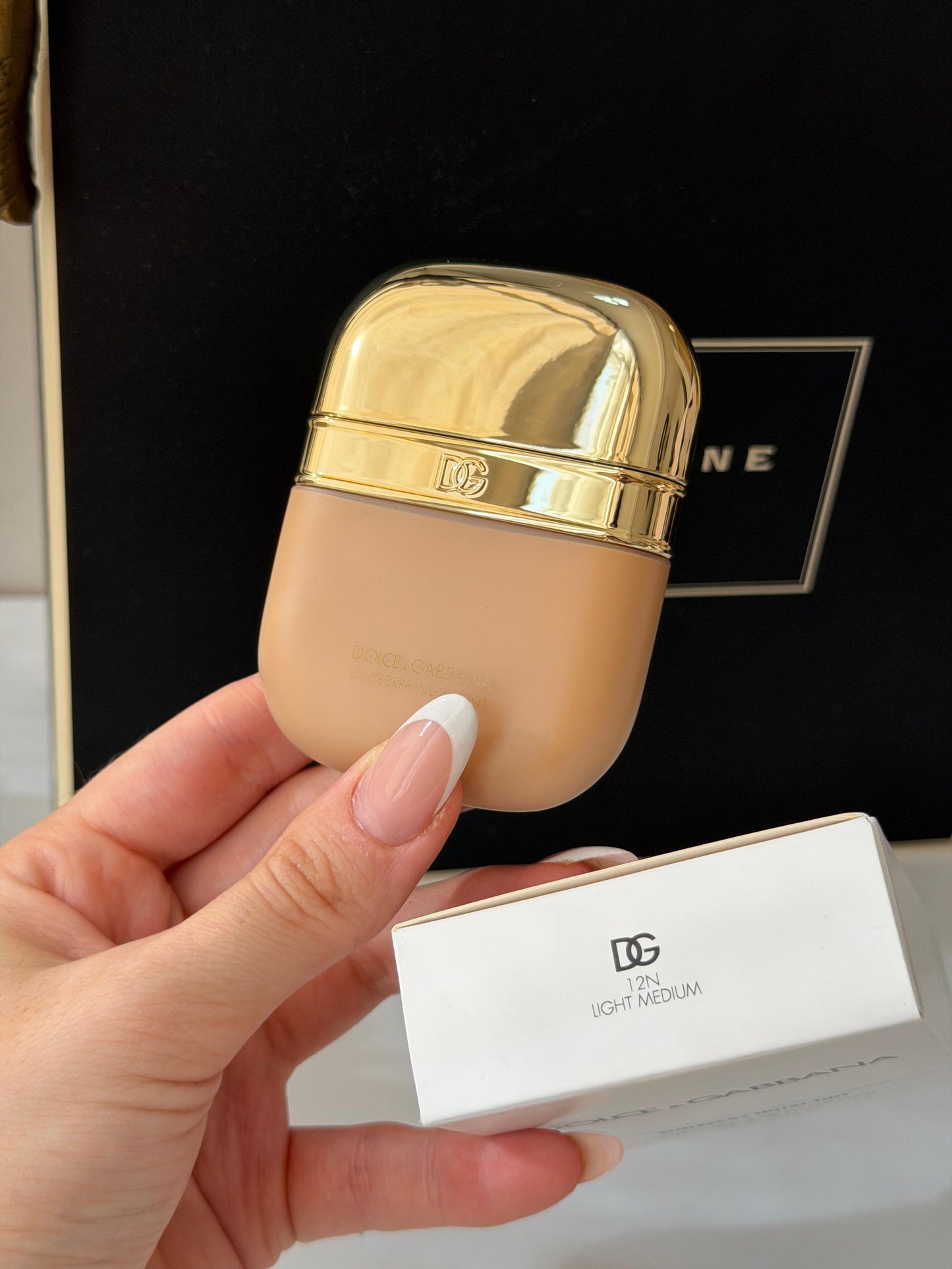 DOLCE&GABBANA Blueberry Nutri-Tint (12N)
Hydra-Glow & Fresh Skin Tint Sunscreen Broad Spectrum SPF20