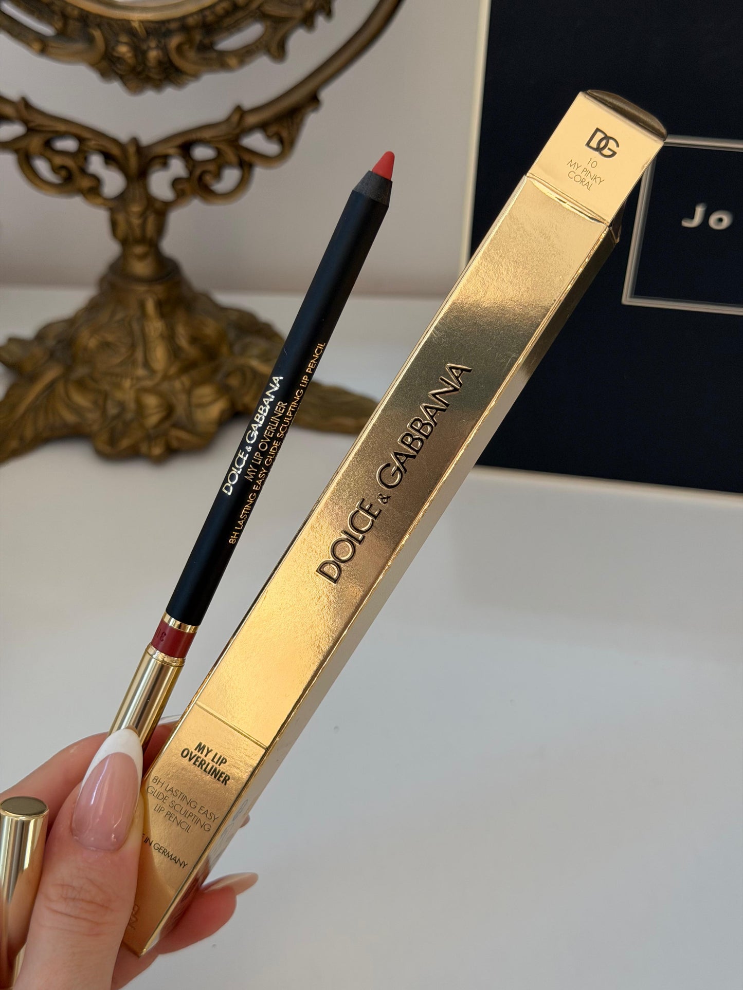 DOLCE&GABBANA My Lip Overliner
8H Lasting Easy Glide Sculpting Lip Pencil (10)