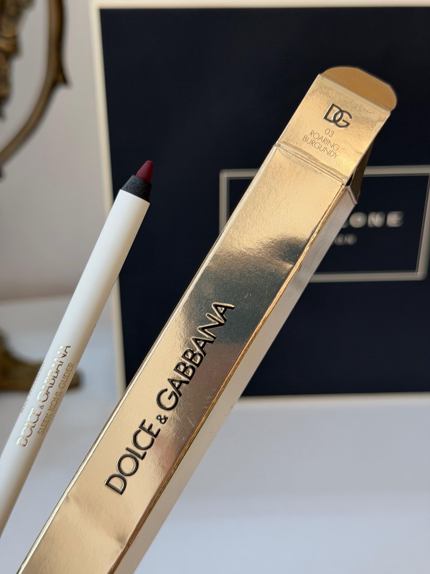 DOLCE&GABBANA Sleek Khol Glider 
10H Lasting Intense Color Eye Pencil (03)