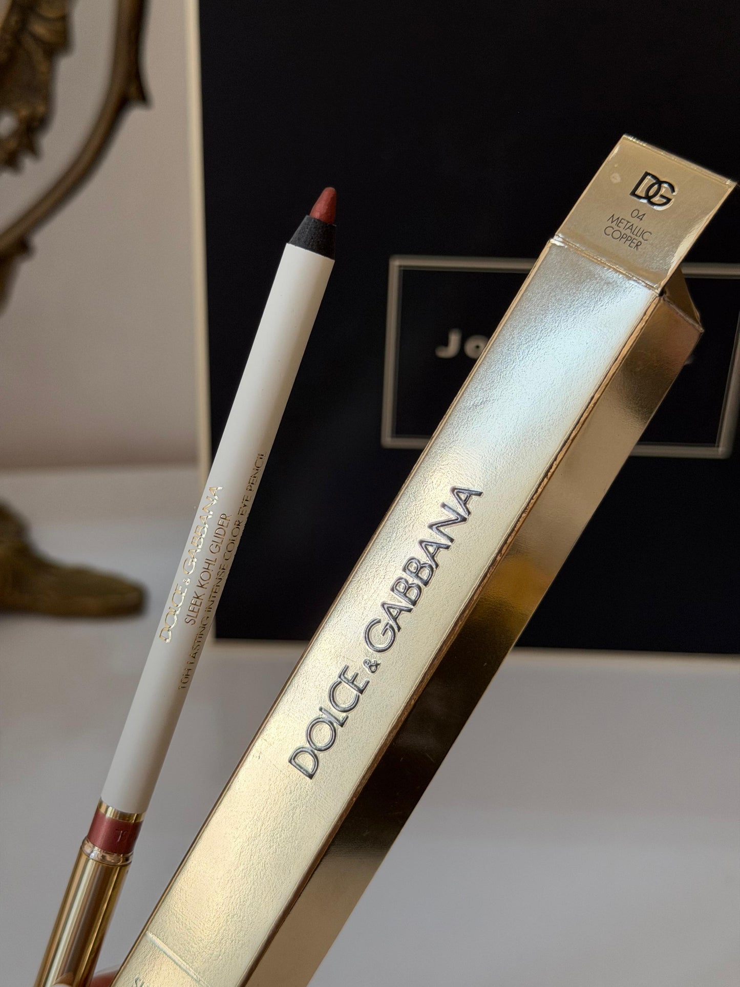 DOLCE&GABBANA Sleek Khol Glider 
10H Lasting Intense Color Eye Pencil (04)