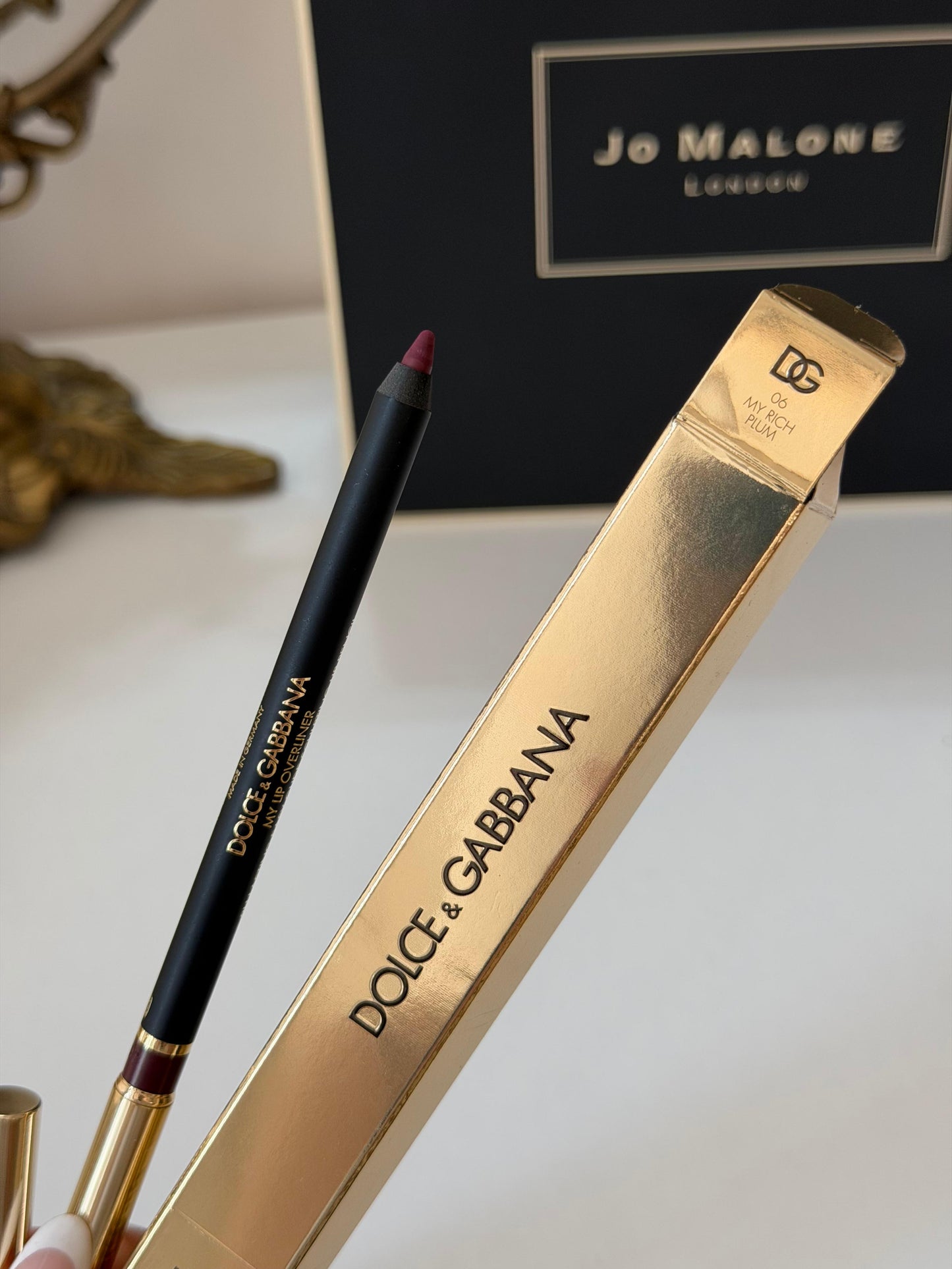 DOLCE&GABBANA My Lip Overliner
8H Lasting Easy Glide Sculpting Lip Pencil (06)