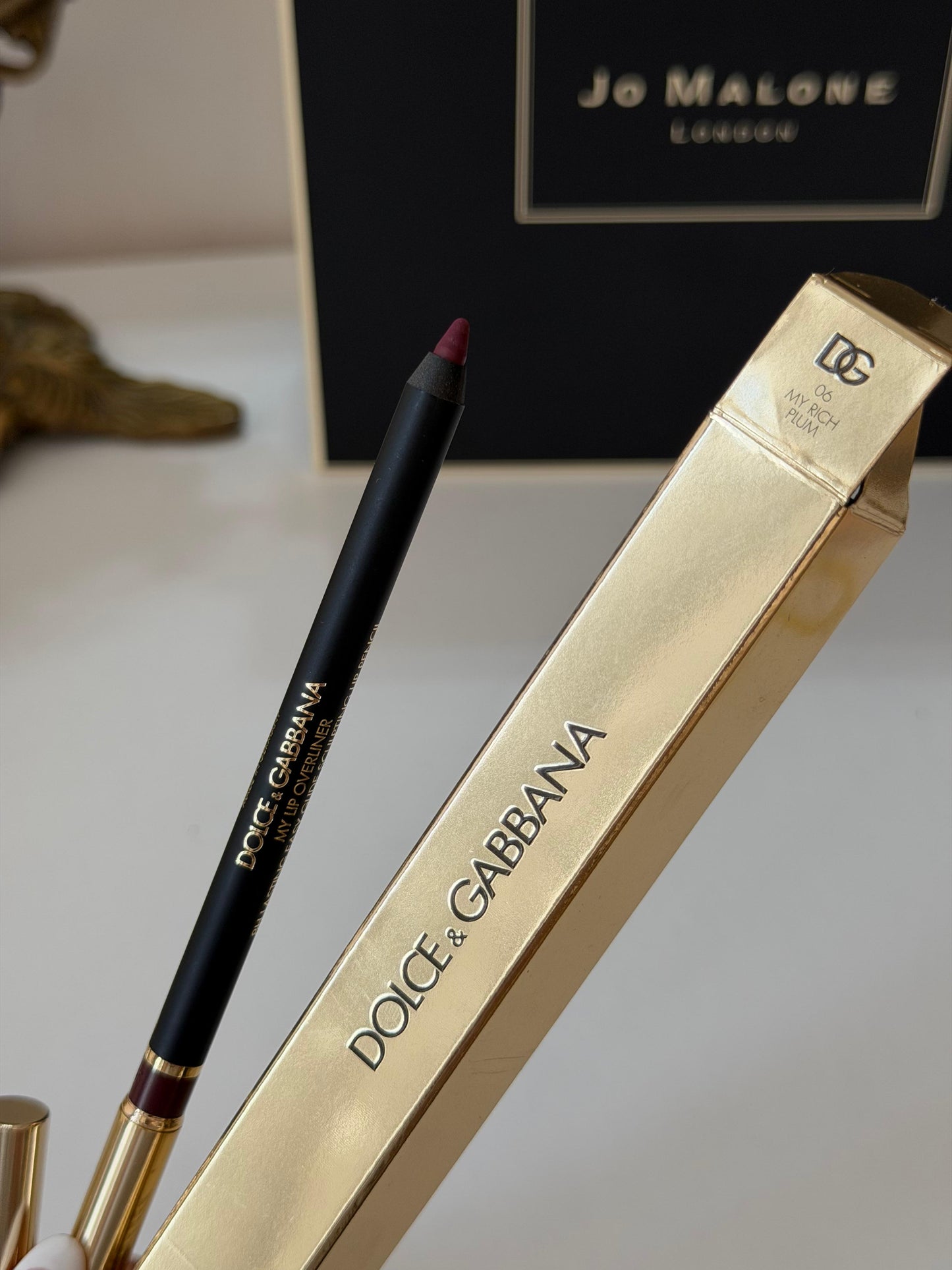 DOLCE&GABBANA My Lip Overliner
8H Lasting Easy Glide Sculpting Lip Pencil (06)