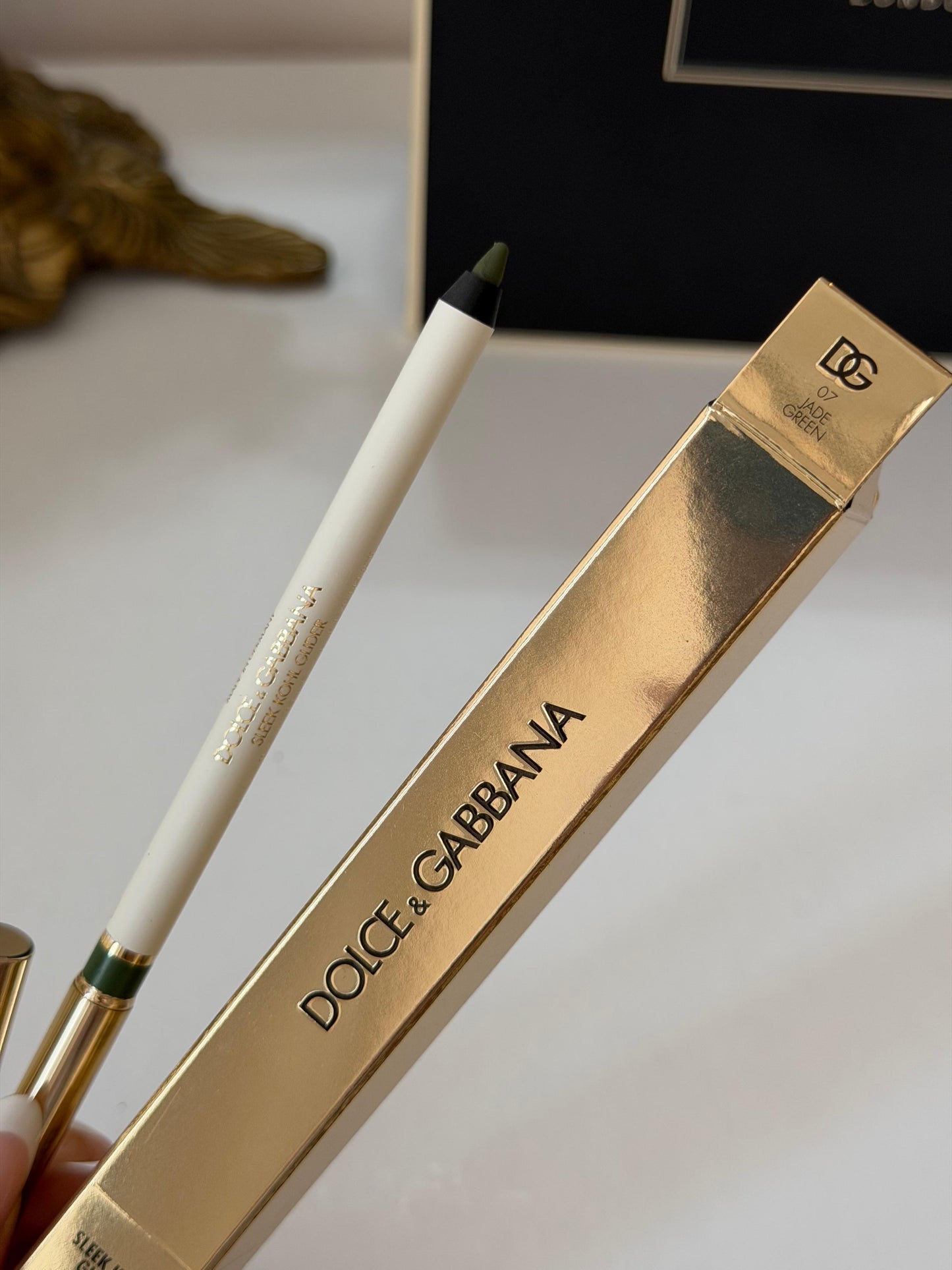 DOLCE&GABBANA Sleek Khol Glider 
10H Lasting Intense Color Eye Pencil (07)