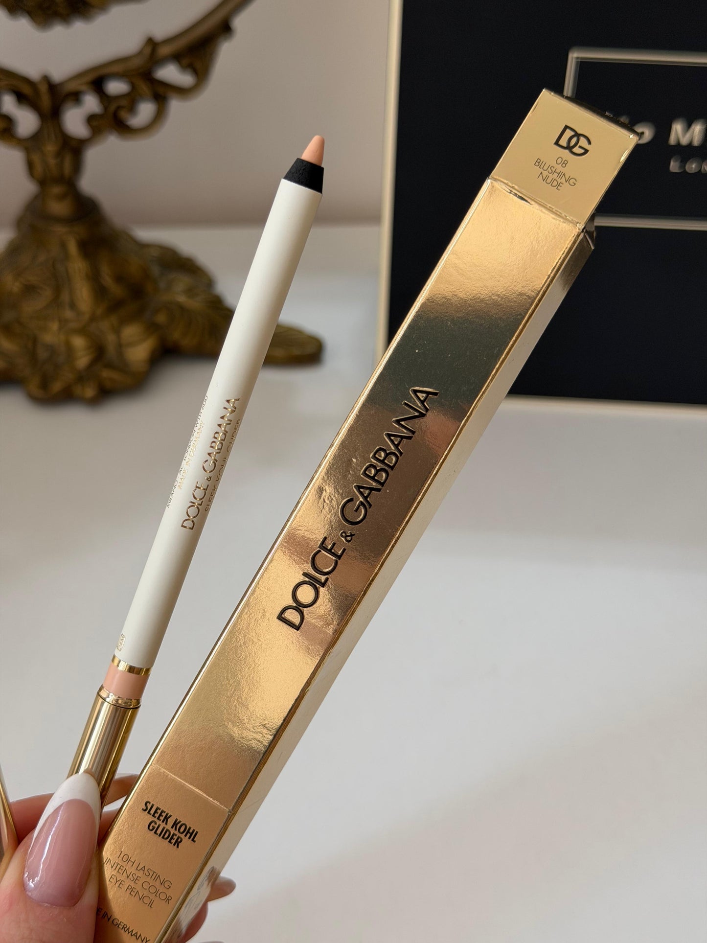 DOLCE&GABBANA Sleek Khol Glider 
10H Lasting Intense Color Eye Pencil (08)