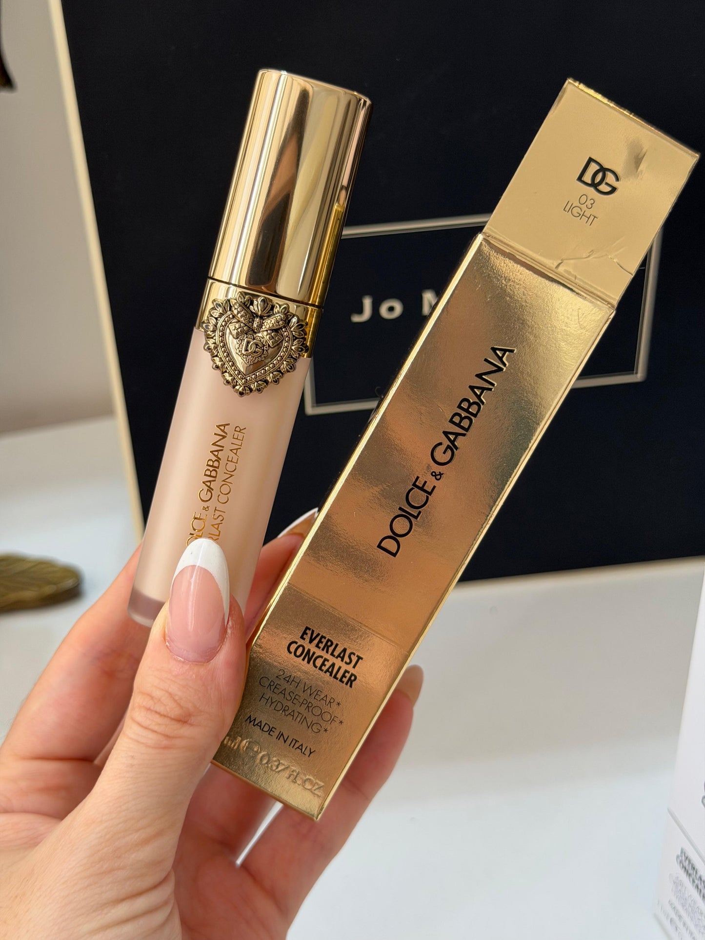 DOLCE&GABBANA Everlast Concealer 
24H Wear Crease-Proof Hydrating (03)