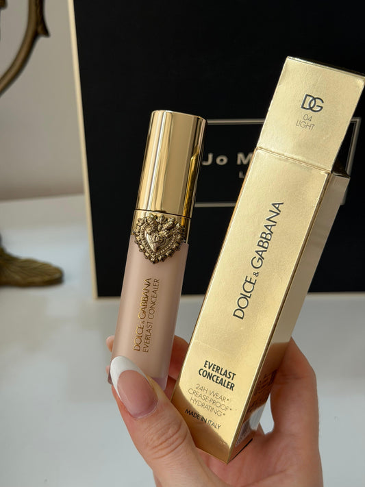 DOLCE&GABBANA Everlast Concealer 
24H Wear Crease-Proof Hydrating (04)