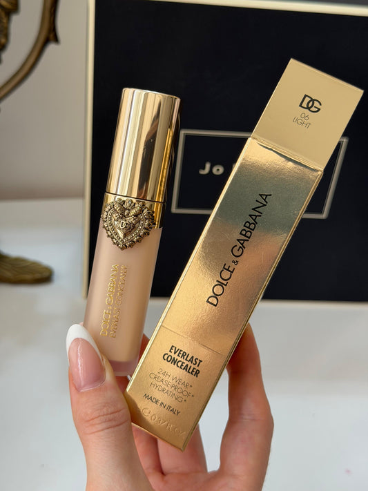 DOLCE&GABBANA Everlast Concealer 
24H Wear Crease-Proof Hydrating (06)