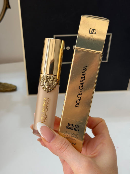 DOLCE&GABBANA Everlast Concealer 
24H Wear Crease-Proof Hydrating (07)
