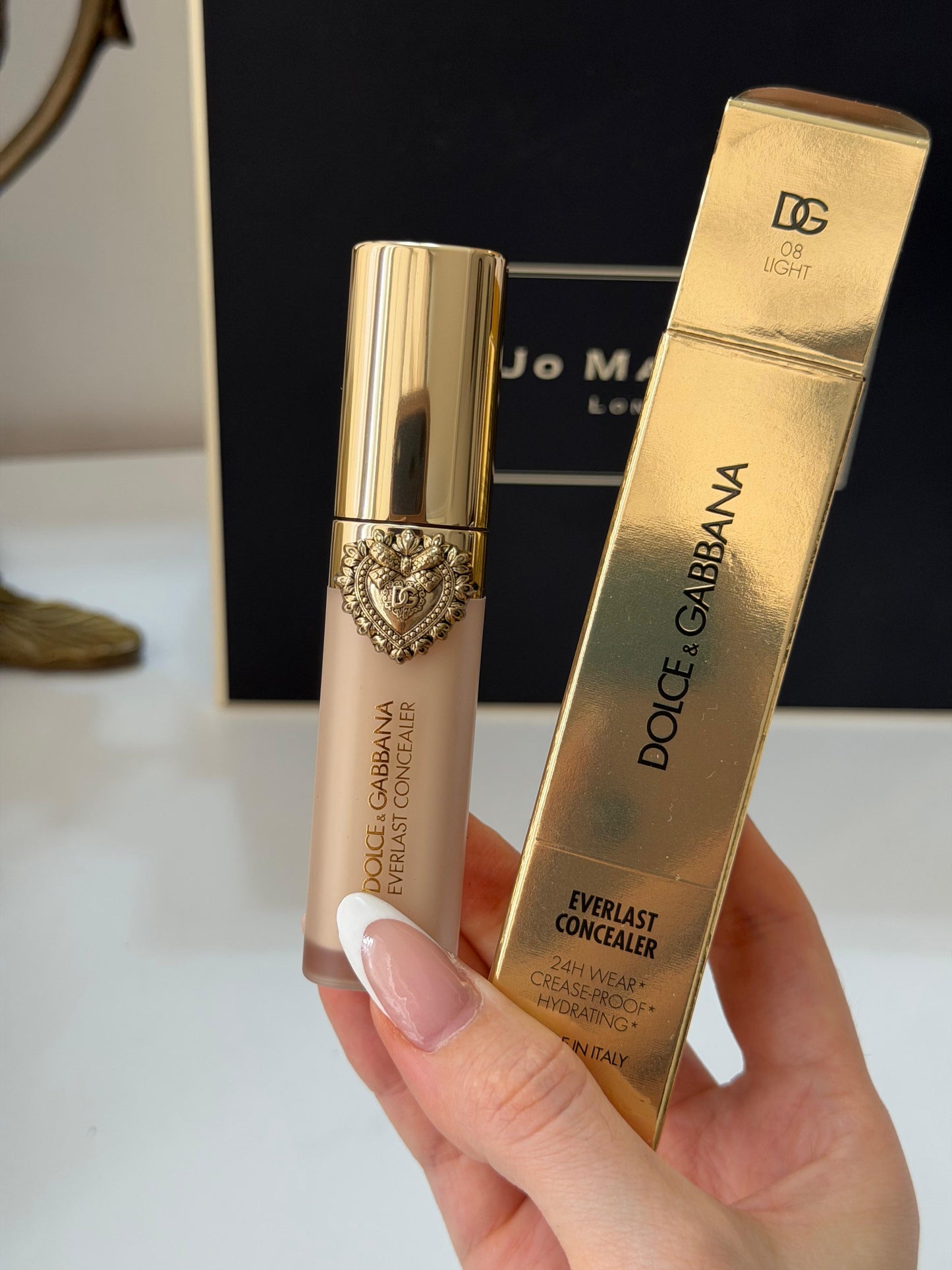 DOLCE&GABBANA Everlast Concealer 
24H Wear Crease-Proof Hydrating (08)