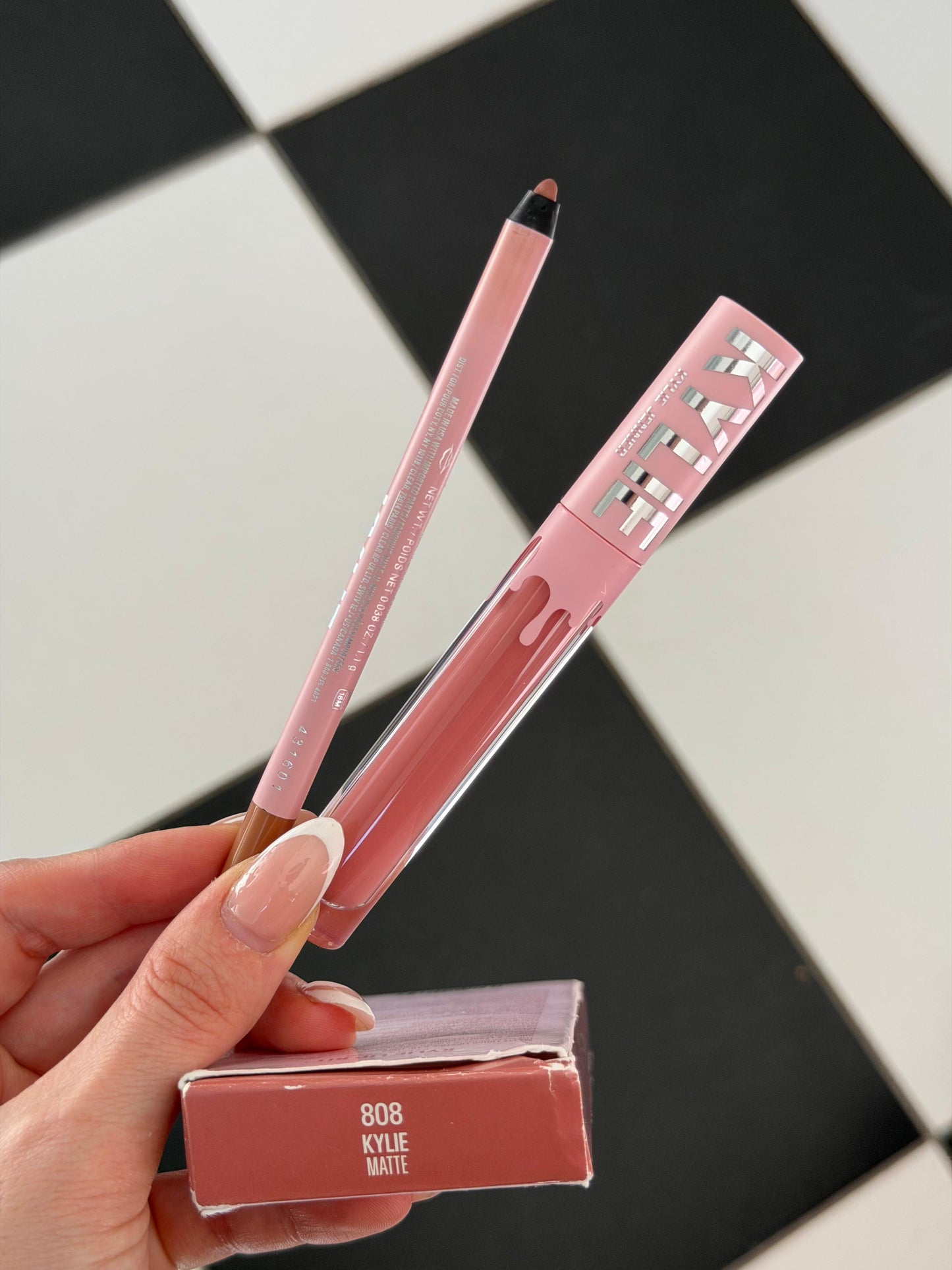 KYLIE JENNER Matte Lip Kit - Lip Liner & Liquid Lipstick (808)