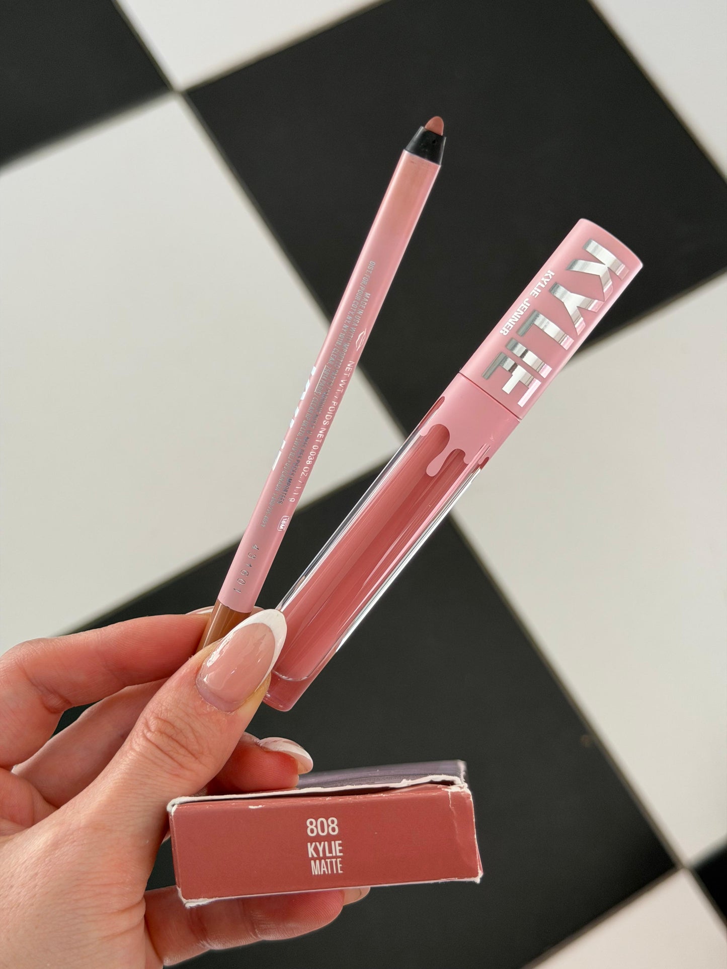 KYLIE JENNER Matte Lip Kit - Lip Liner & Liquid Lipstick (808)