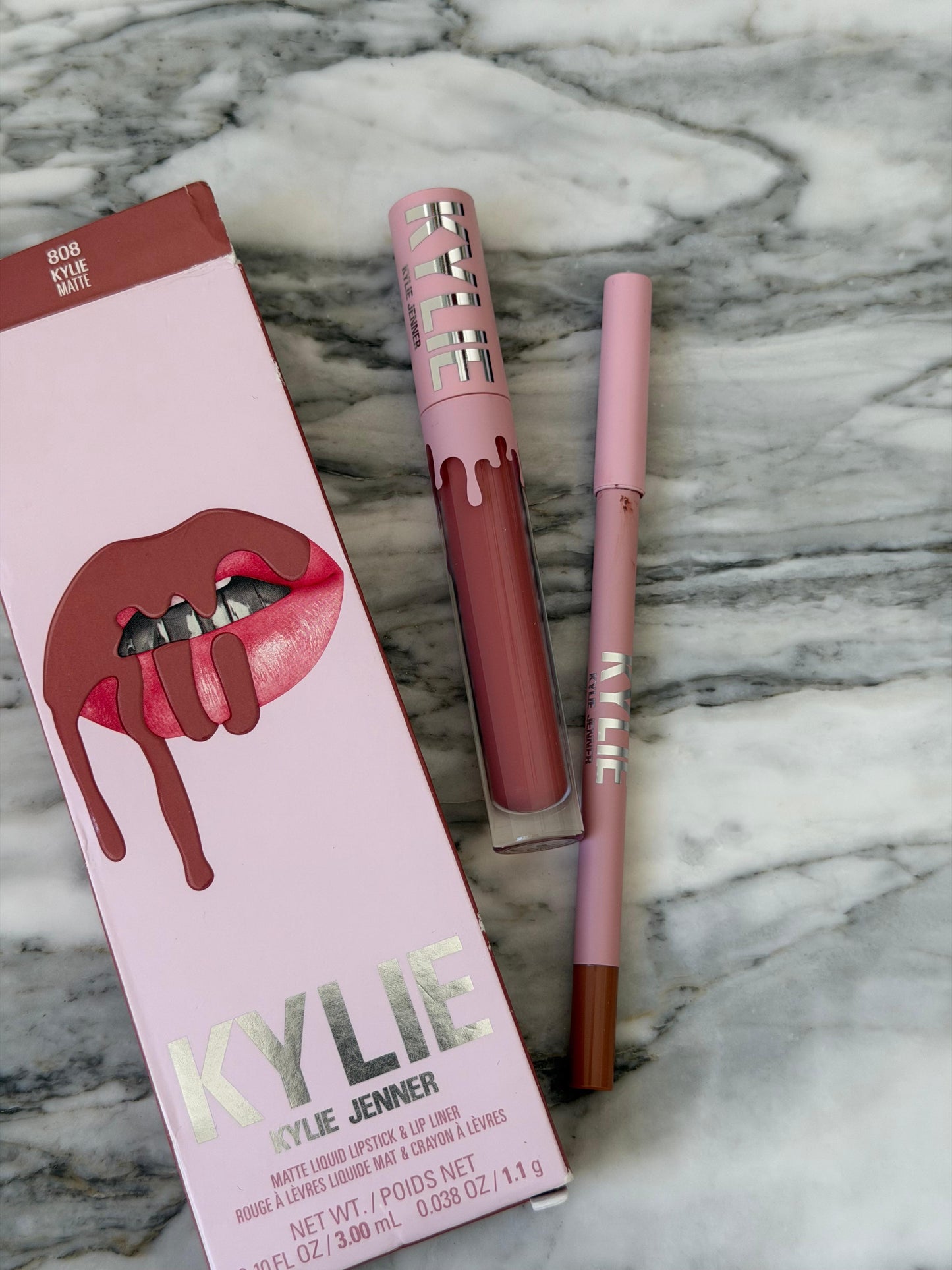 KYLIE JENNER Matte Lip Kit - Lip Liner & Liquid Lipstick (808)