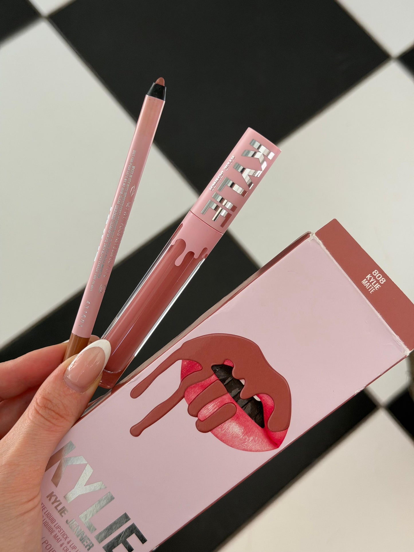 KYLIE JENNER Matte Lip Kit - Lip Liner & Liquid Lipstick (808)