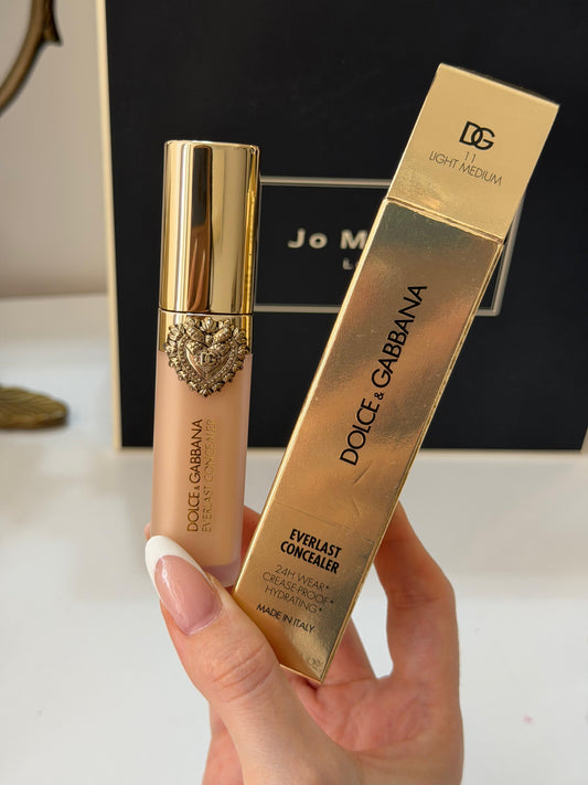 DOLCE&GABBANA Everlast Concealer 
24H Wear Crease-Proof Hydrating (11)