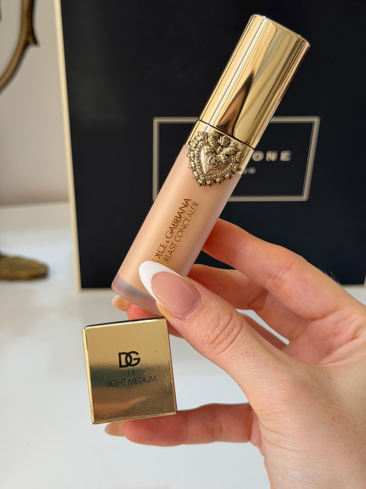 DOLCE&GABBANA Everlast Concealer 
24H Wear Crease-Proof Hydrating (11)