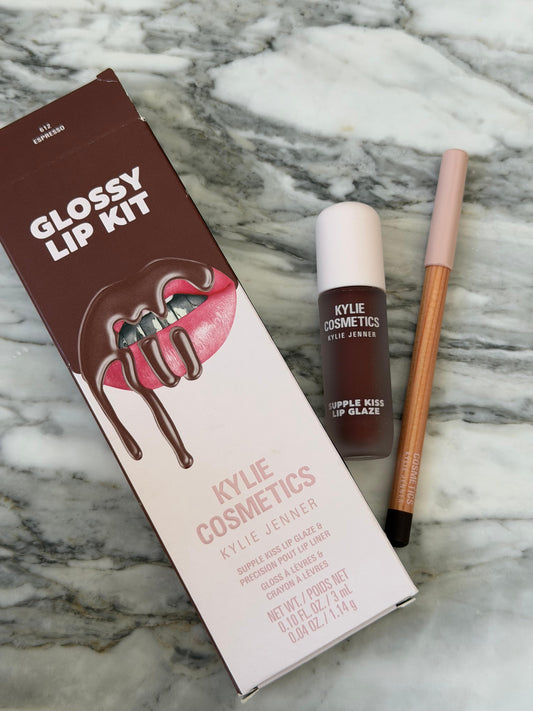 KYLIE COSMETICS Supple Kiss Lip Glaze & Precision Pout Lip Liner Duo Gift Set (612)
Glowy + Sculpted Lip Look