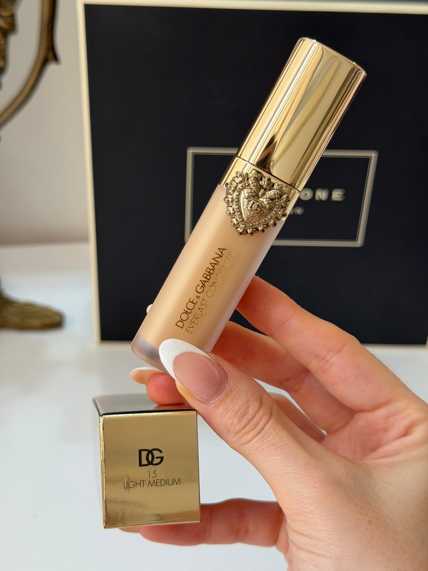 DOLCE&GABBANA Everlast Concealer 
24H Wear Crease-Proof Hydrating (15)