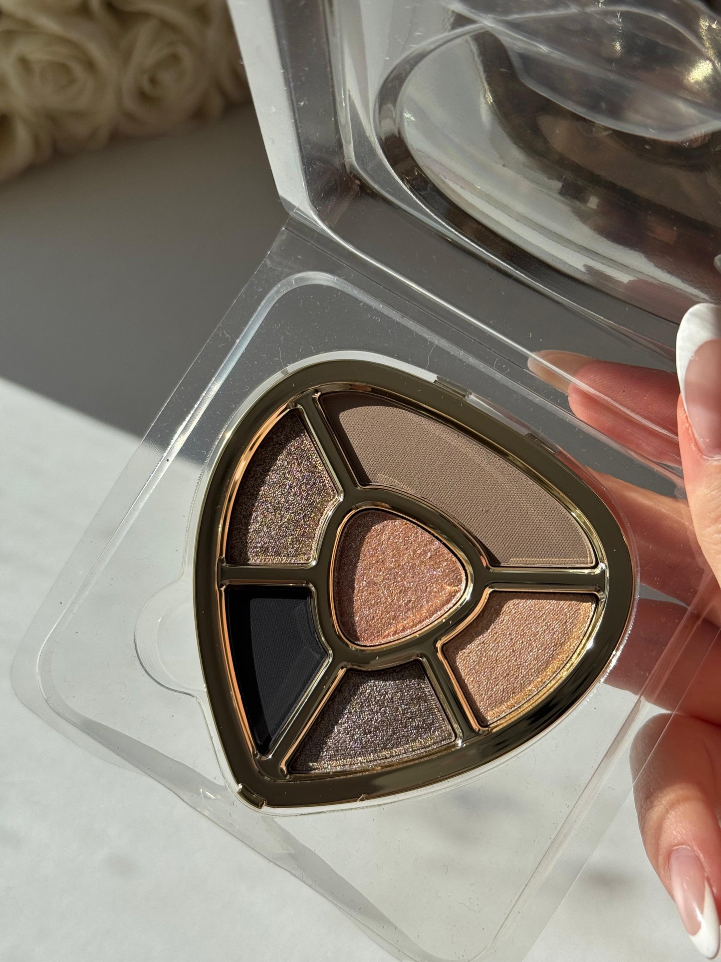 DOLCE&GABBANA Ever Icon Eye Palette (03)
10H Multi-Finish Day To Night Eyeshadows