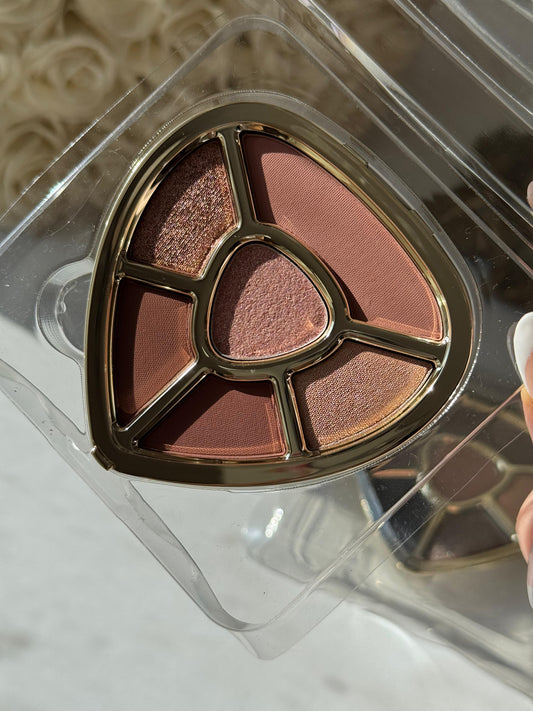 DOLCE&GABBANA Ever Icon Eye Palette (02)
10H Multi-Finish Day To Night Eyeshadows