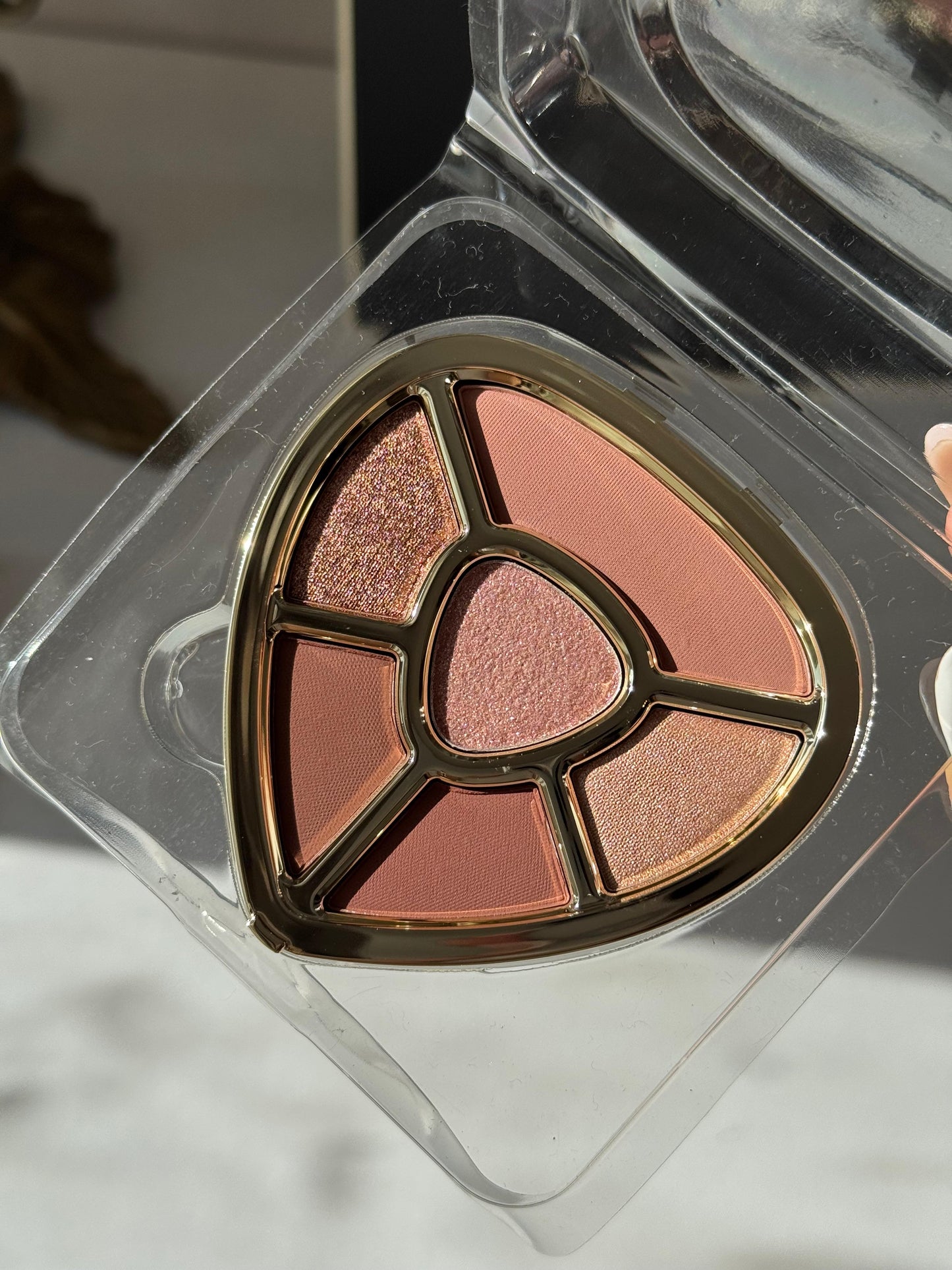 DOLCE&GABBANA Ever Icon Eye Palette (02)
10H Multi-Finish Day To Night Eyeshadows