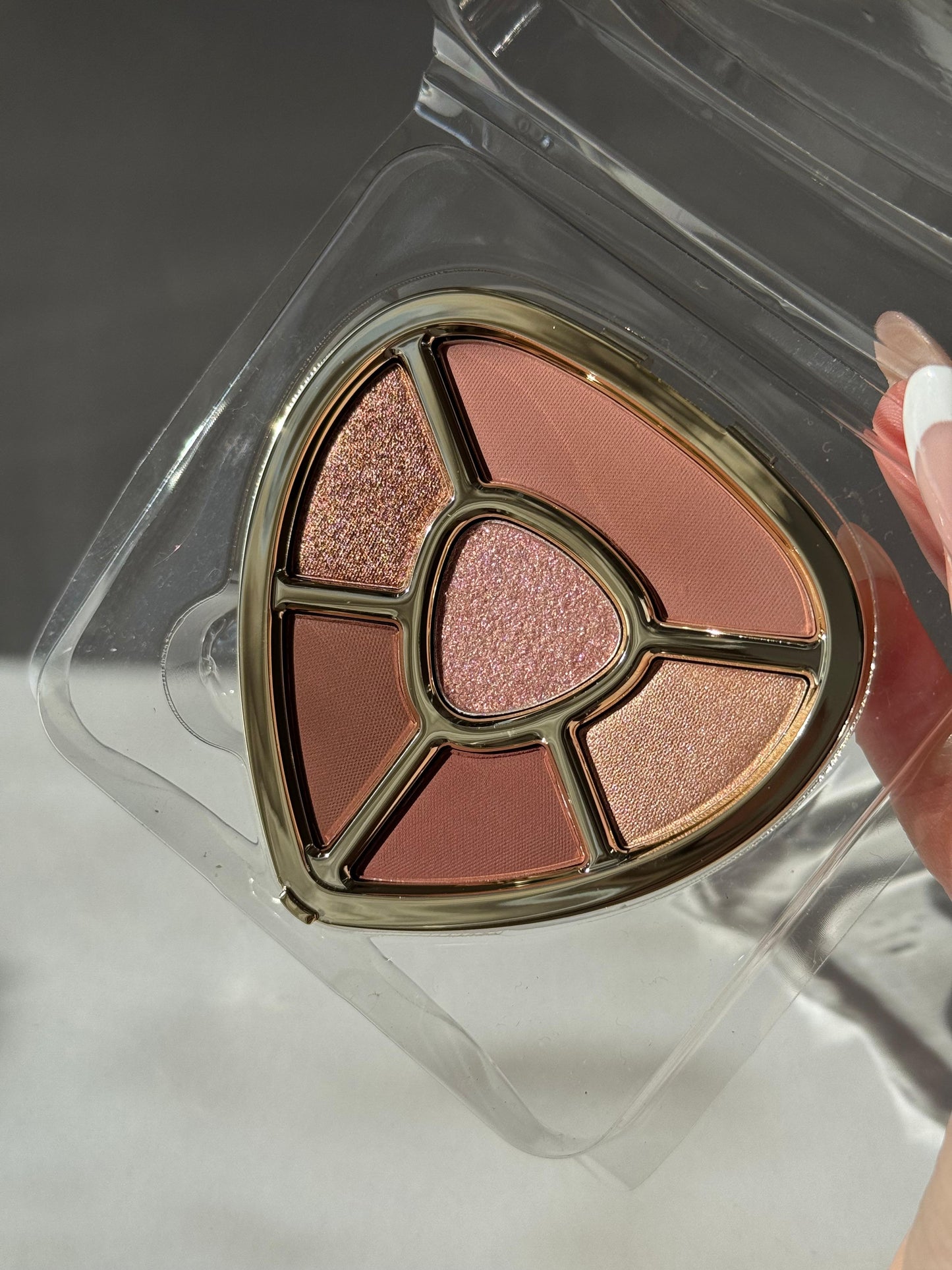 DOLCE&GABBANA Ever Icon Eye Palette (02)
10H Multi-Finish Day To Night Eyeshadows