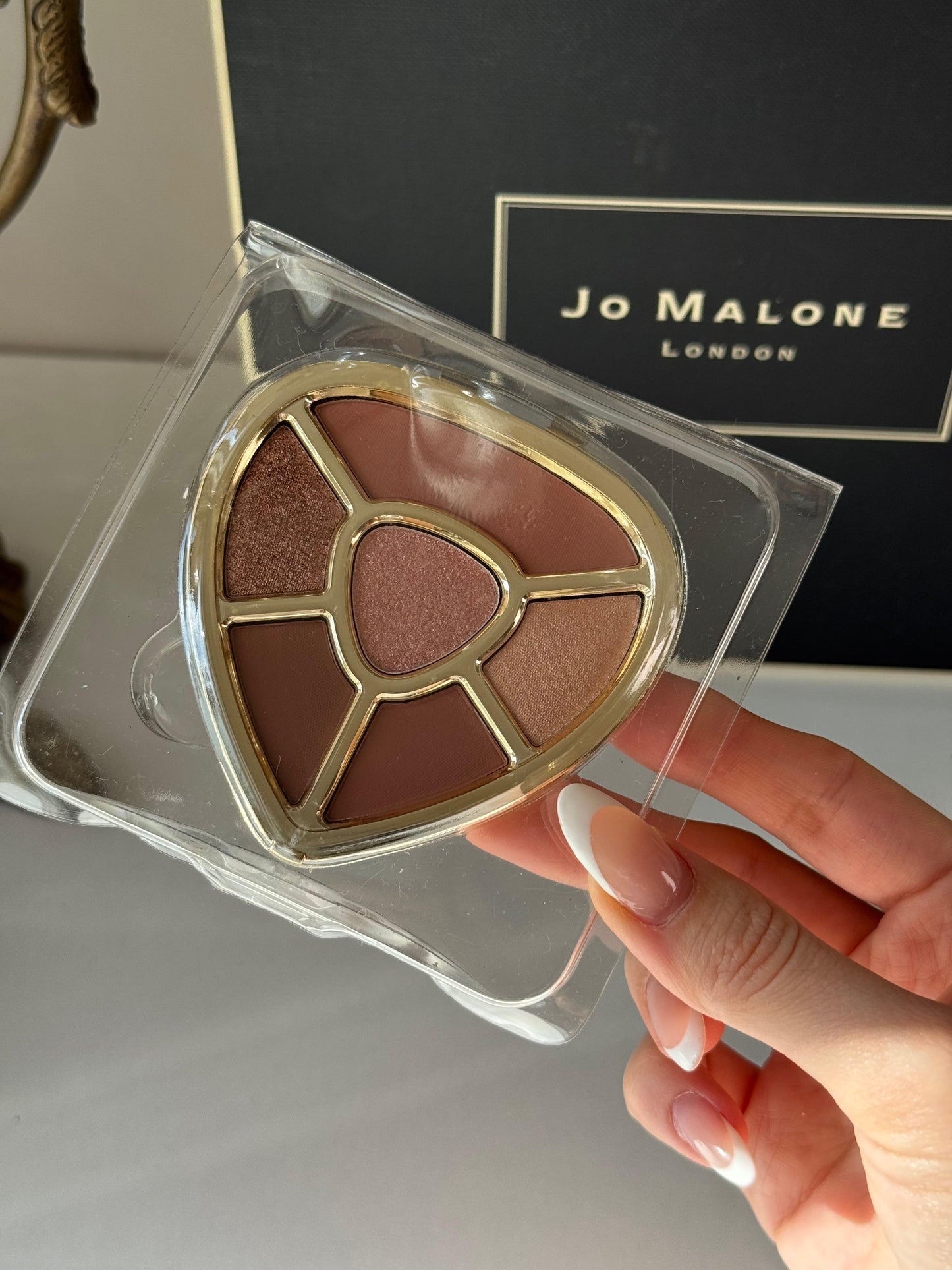 DOLCE&GABBANA Ever Icon Eye Palette (02)
10H Multi-Finish Day To Night Eyeshadows