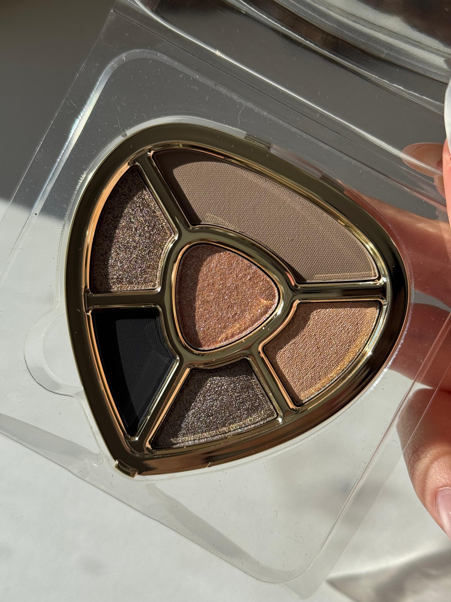 DOLCE&GABBANA Ever Icon Eye Palette (03)
10H Multi-Finish Day To Night Eyeshadows