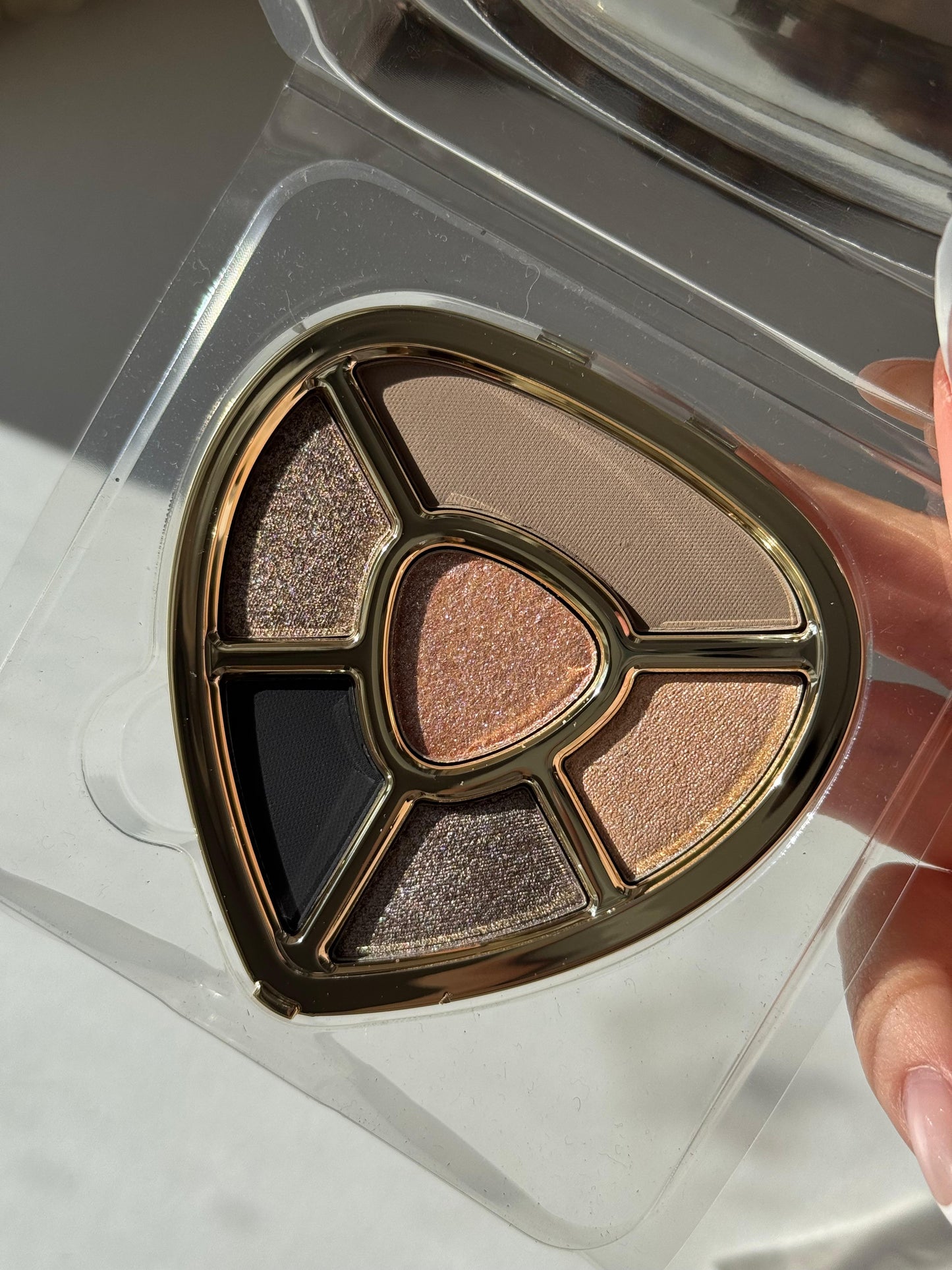 DOLCE&GABBANA Ever Icon Eye Palette (03)
10H Multi-Finish Day To Night Eyeshadows