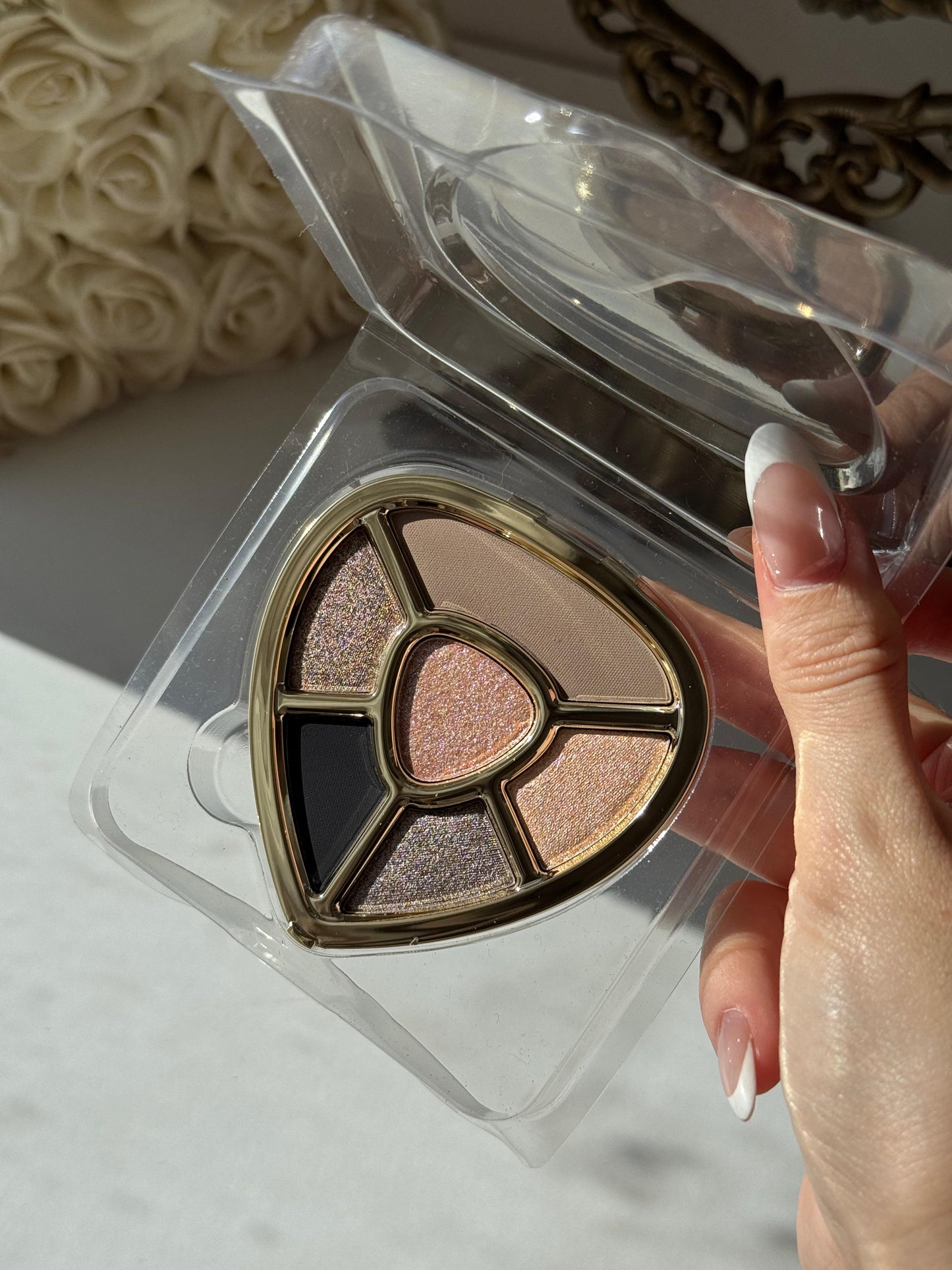 DOLCE&GABBANA Ever Icon Eye Palette (03)
10H Multi-Finish Day To Night Eyeshadows