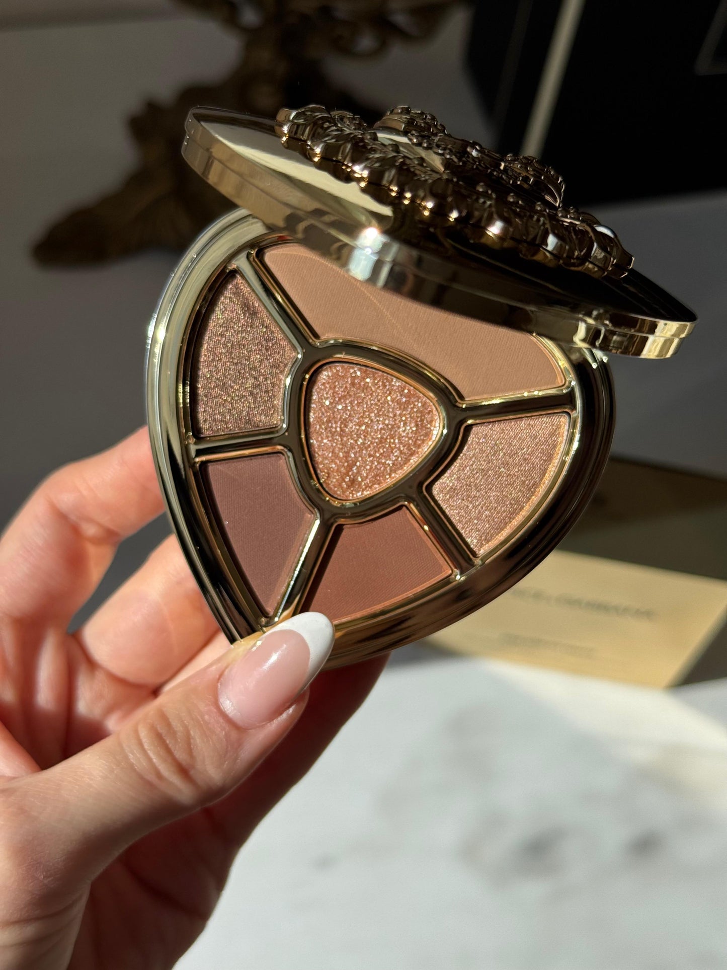 DOLCE&GABBANA Ever Icon Eye Palette (01)
10H Multi-Finish Day To Night Eyeshadow