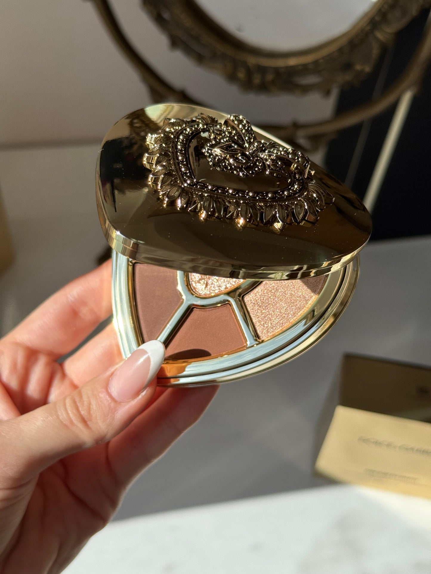 DOLCE&GABBANA Ever Icon Eye Palette (01)
10H Multi-Finish Day To Night Eyeshadow