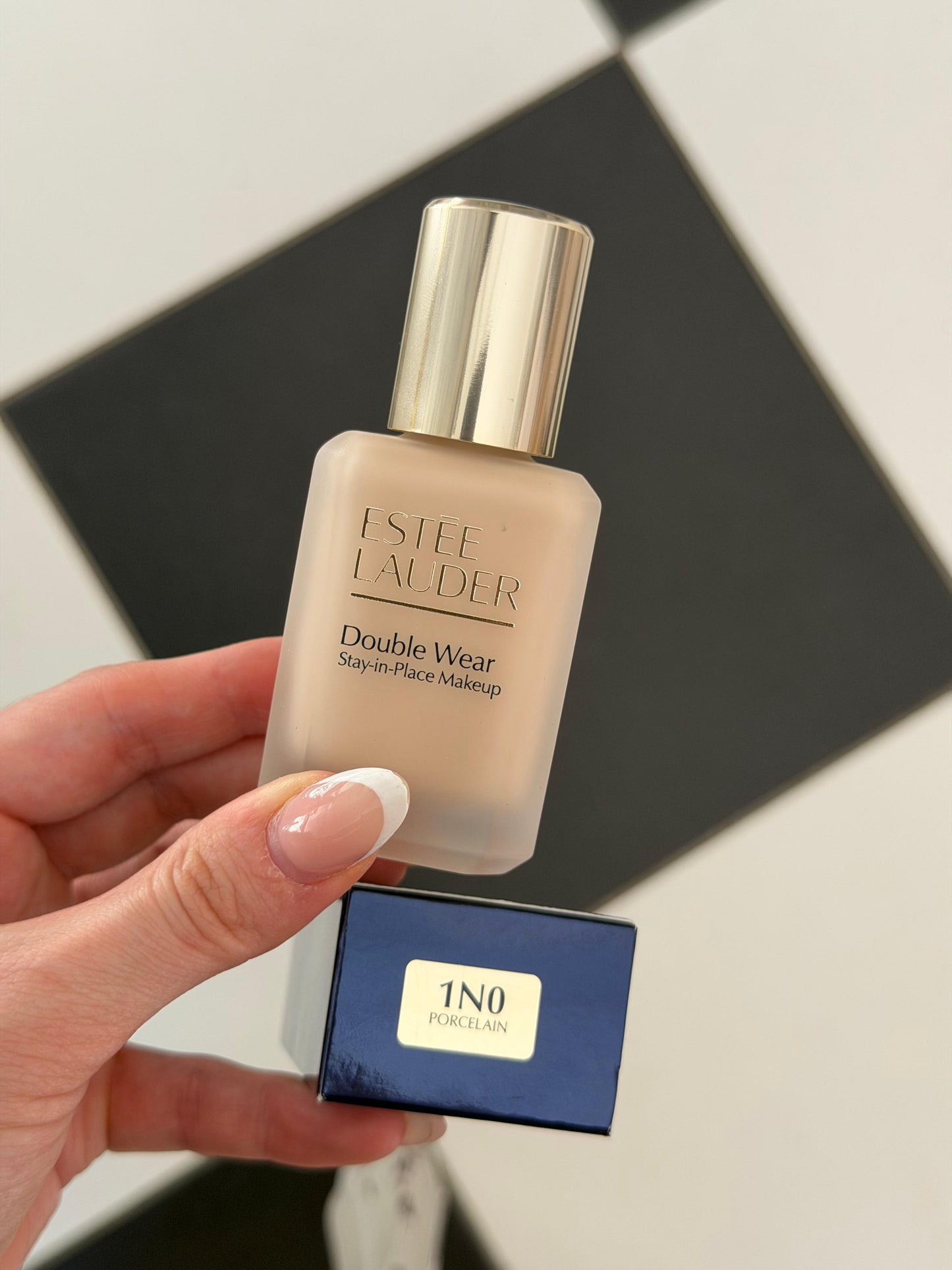 ESTÉE LAUDER Double Wear (New)
Stay-in-Place Longwear Matte Foundation