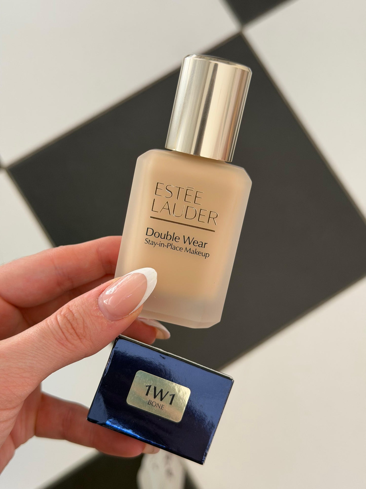 ESTÉE LAUDER Double Wear (New)
Stay-in-Place Longwear Matte Foundation