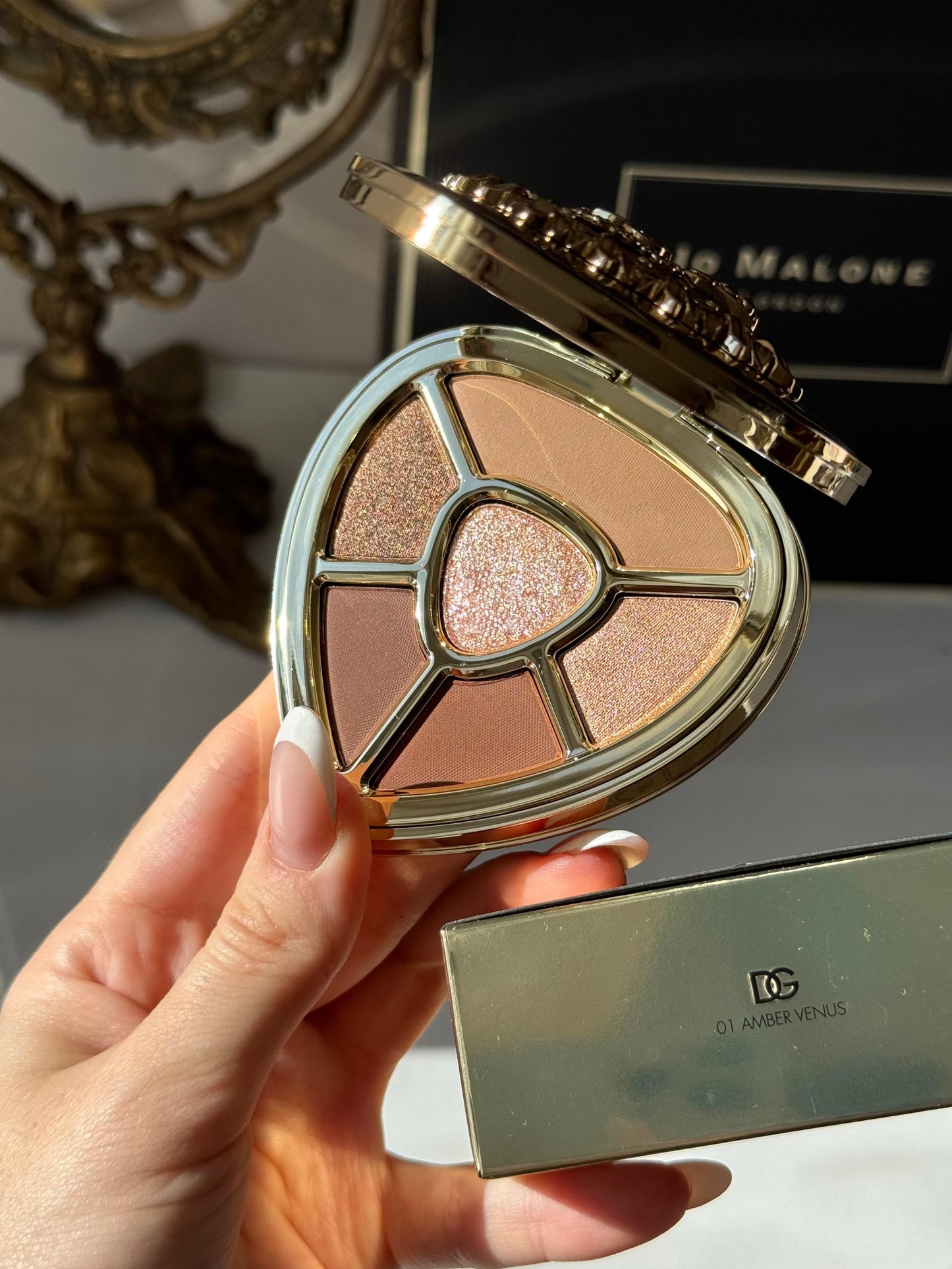 DOLCE&GABBANA Ever Icon Eye Palette (01)
10H Multi-Finish Day To Night Eyeshadow