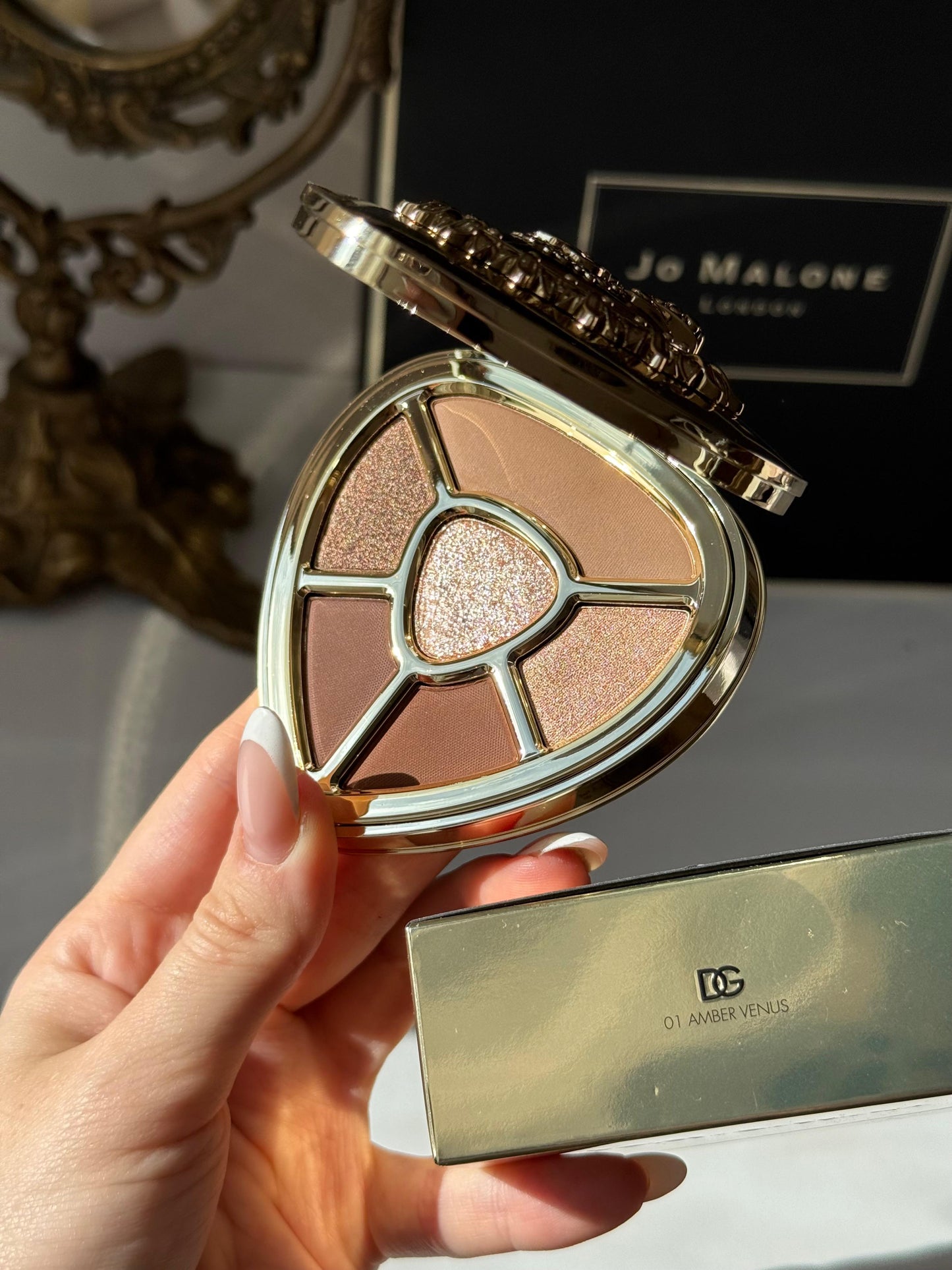 DOLCE&GABBANA Ever Icon Eye Palette (01)
10H Multi-Finish Day To Night Eyeshadow