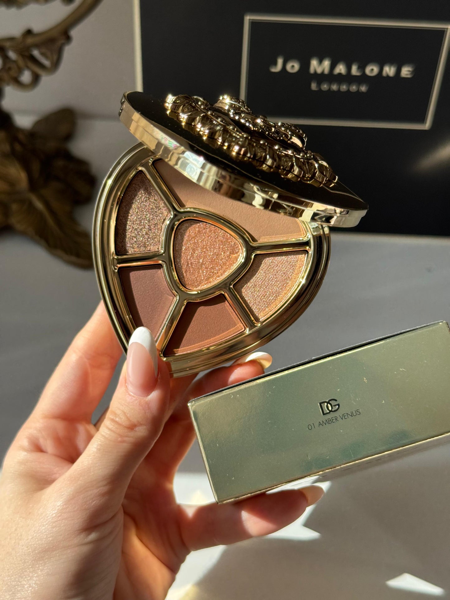 DOLCE&GABBANA Ever Icon Eye Palette (01)
10H Multi-Finish Day To Night Eyeshadow