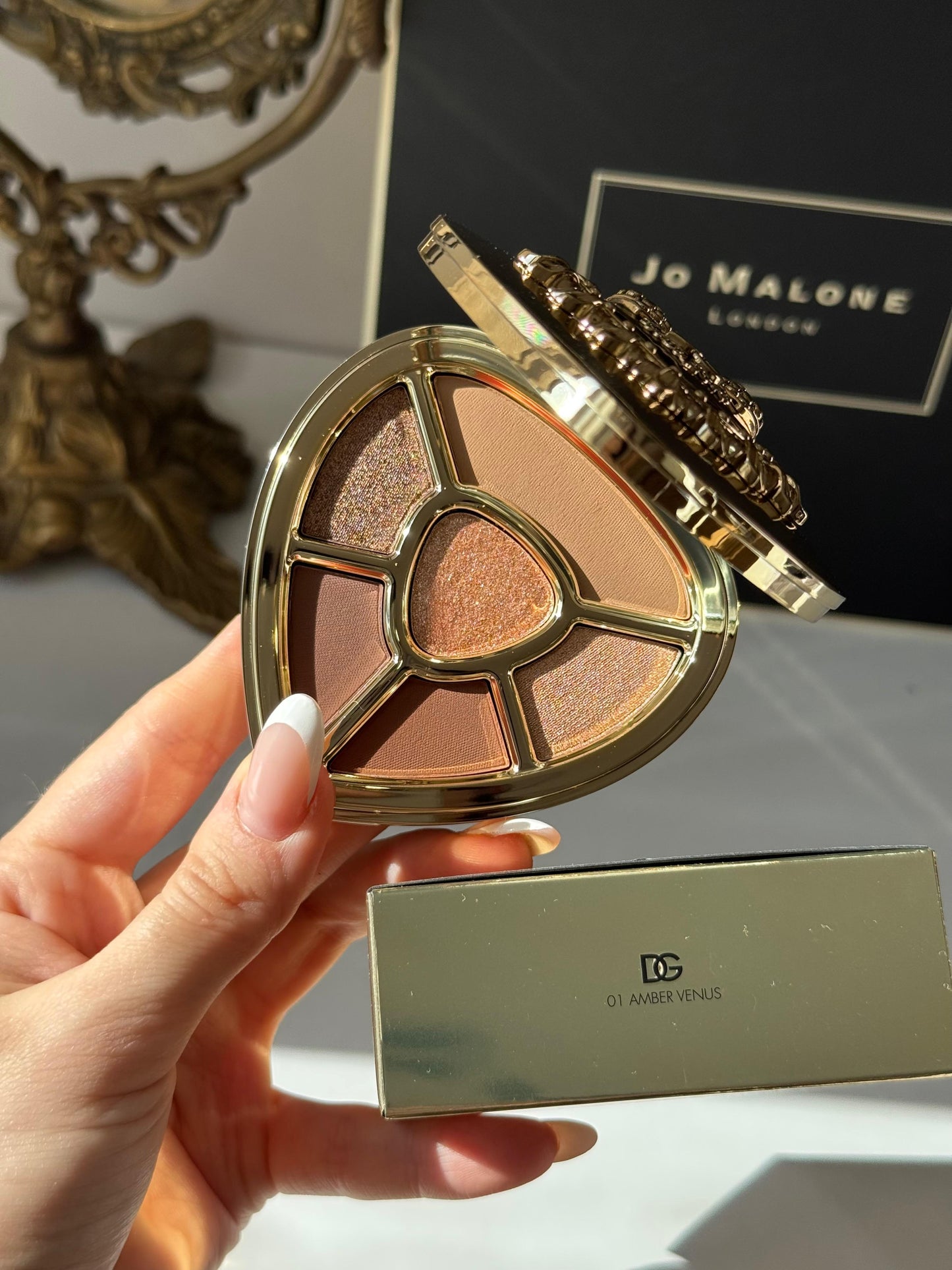 DOLCE&GABBANA Ever Icon Eye Palette (01)
10H Multi-Finish Day To Night Eyeshadow