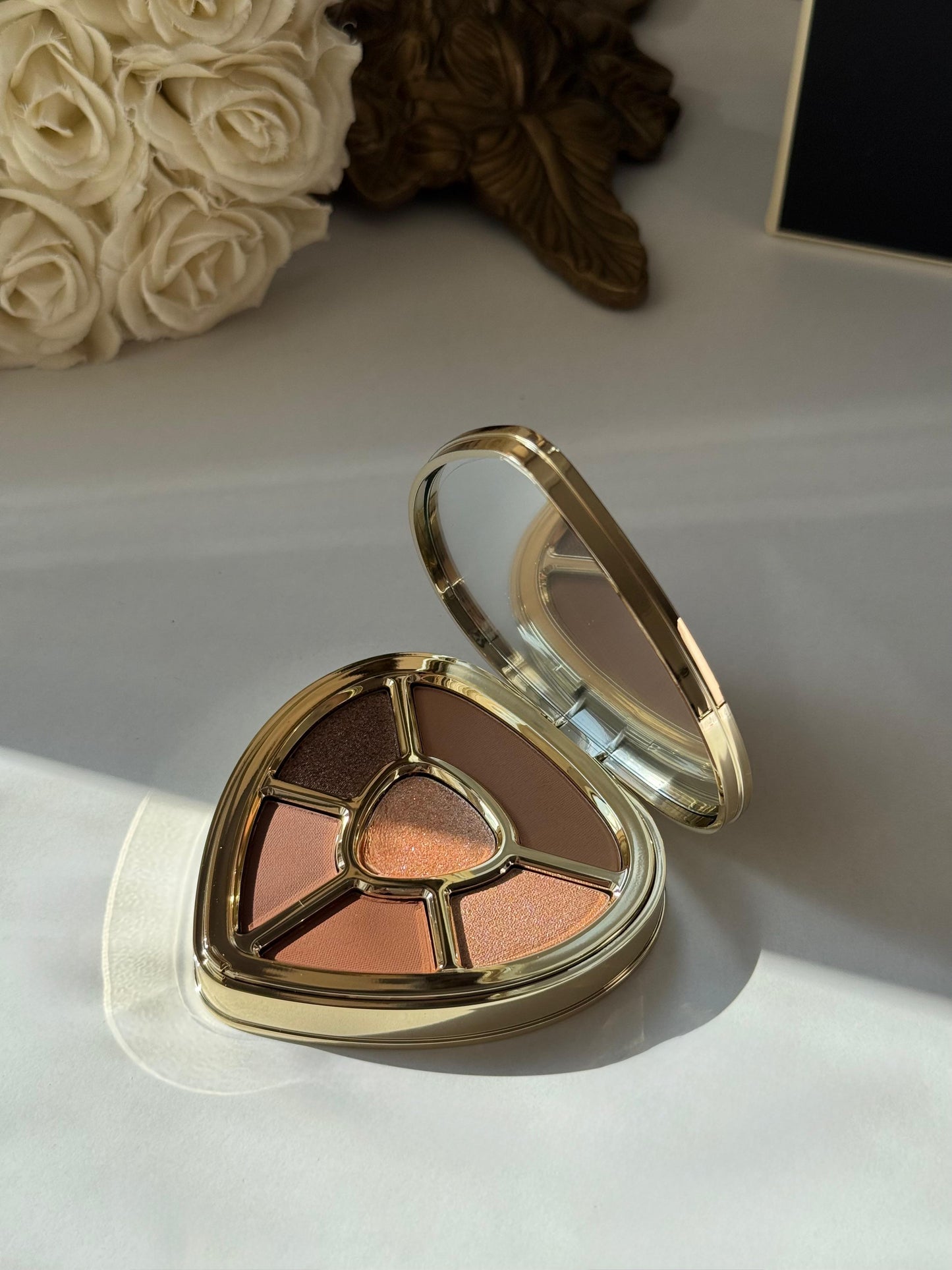 DOLCE&GABBANA Ever Icon Eye Palette (01)
10H Multi-Finish Day To Night Eyeshadow