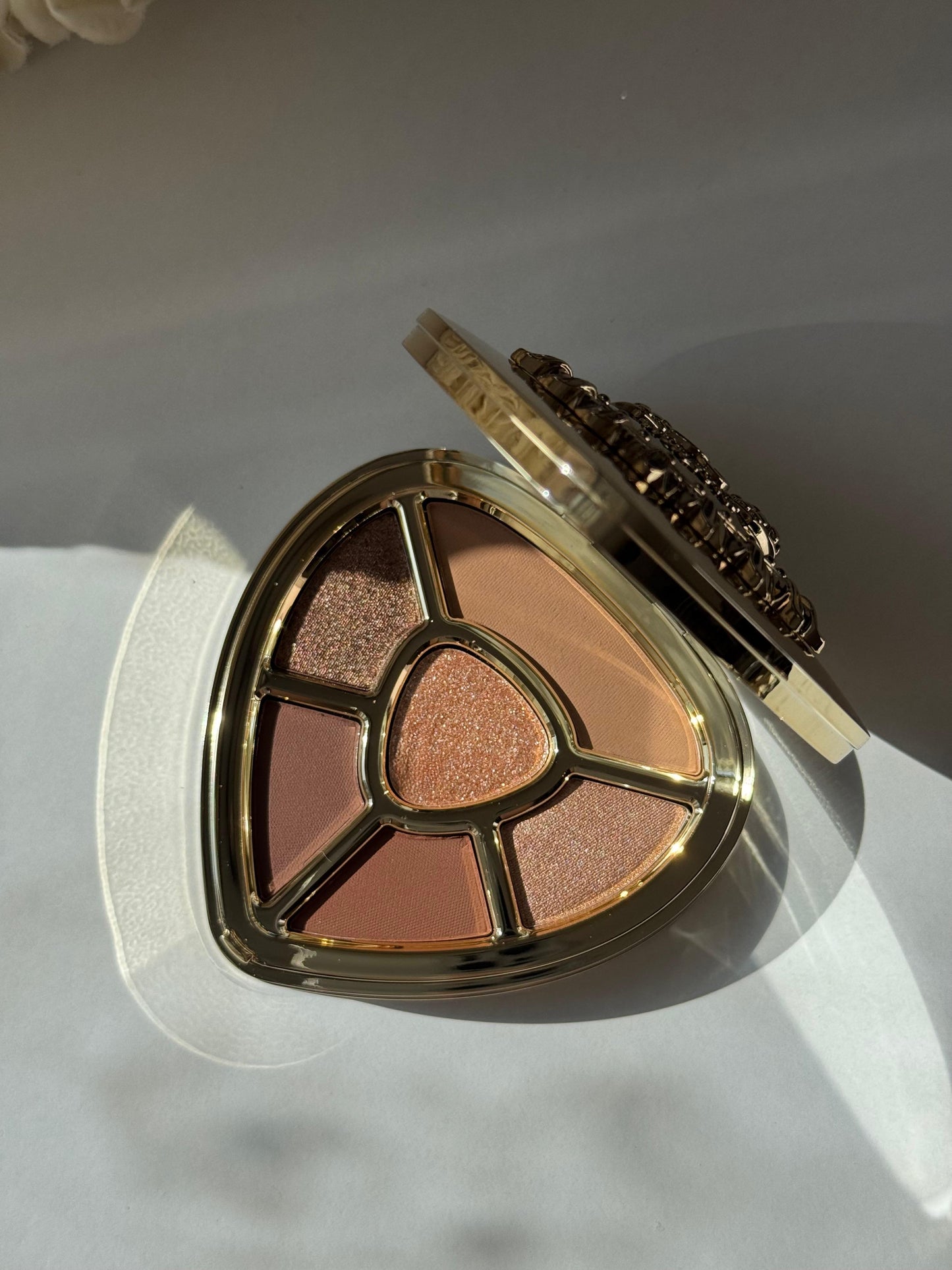 DOLCE&GABBANA Ever Icon Eye Palette (01)
10H Multi-Finish Day To Night Eyeshadow