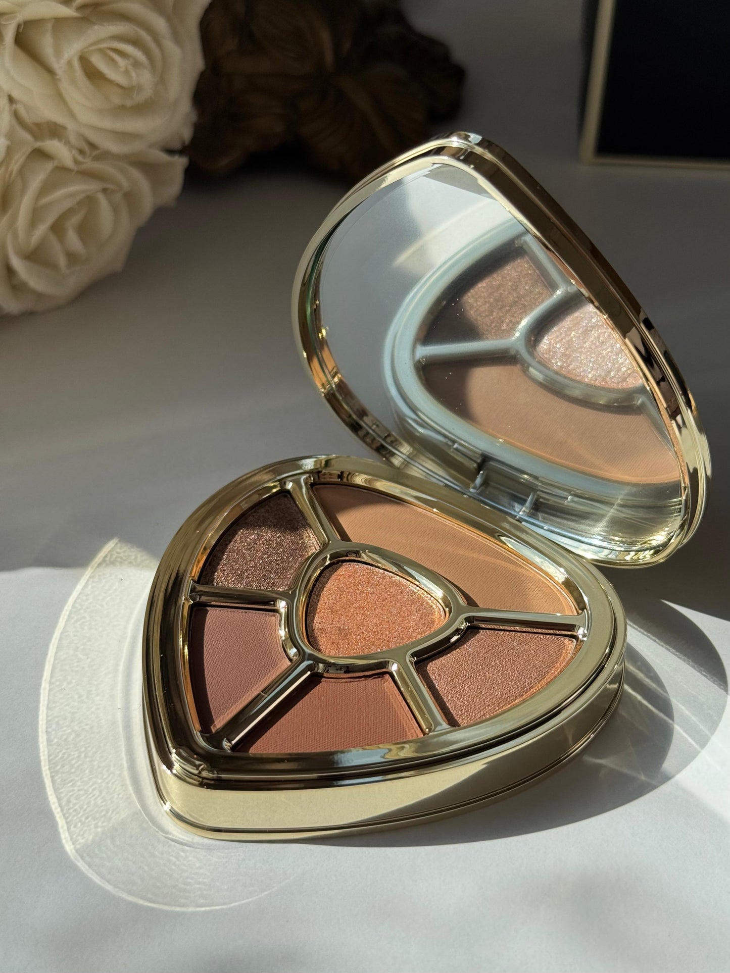 DOLCE&GABBANA Ever Icon Eye Palette (01)
10H Multi-Finish Day To Night Eyeshadow