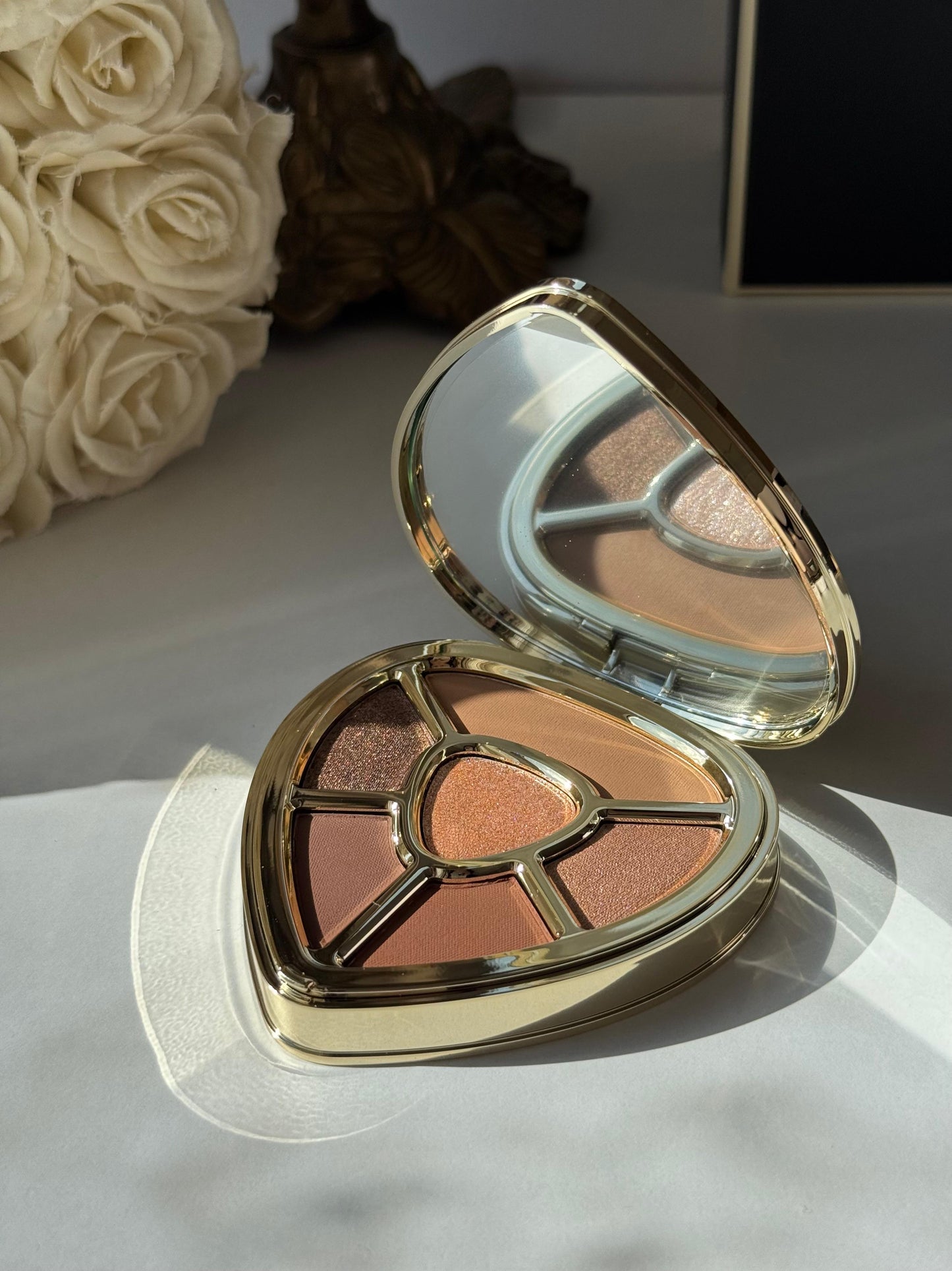 DOLCE&GABBANA Ever Icon Eye Palette (01)
10H Multi-Finish Day To Night Eyeshadow