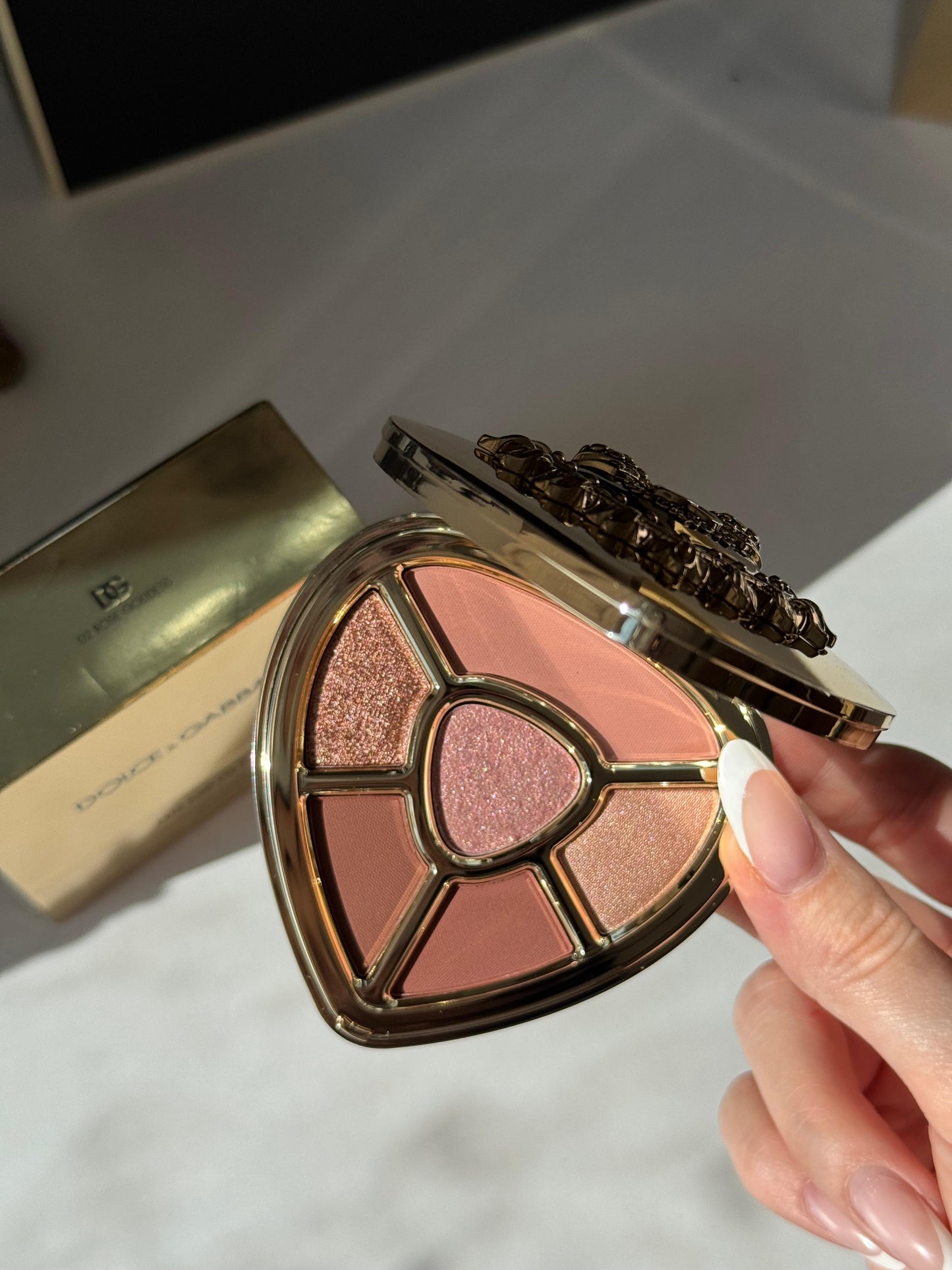 DOLCE&GABBANA Ever Icon Eye Palette (02)
10H Multi-Finish Day To Night Eyeshadow