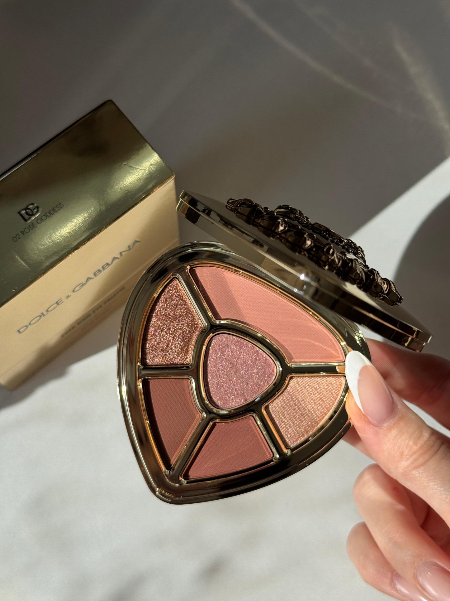 DOLCE&GABBANA Ever Icon Eye Palette (02)
10H Multi-Finish Day To Night Eyeshadow